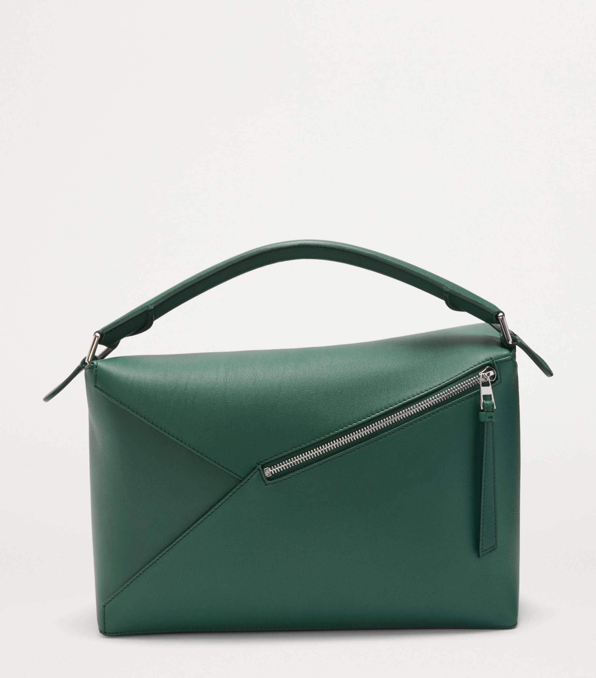 【完売必至】ロエベ■Puzzle Edge New Large ショルダーバッグ Large Puzzle Edge bag in grained calfskin Black - LOEWE