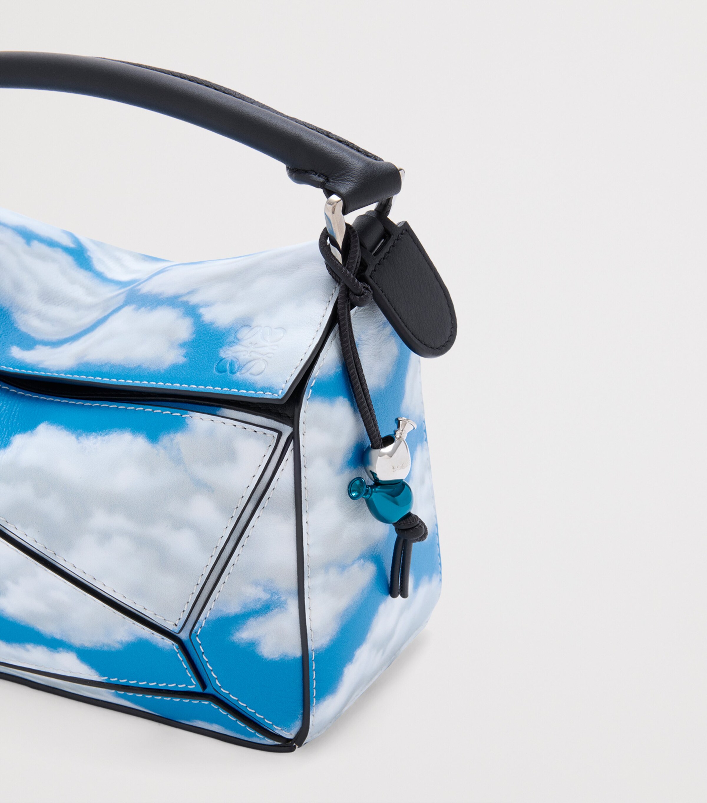限定生産【LOEWE】Puzzle10 (04) Cloud LOEWE Puzzle 10 Re-Edition Cloud Top-Handle Bag | Harrods US