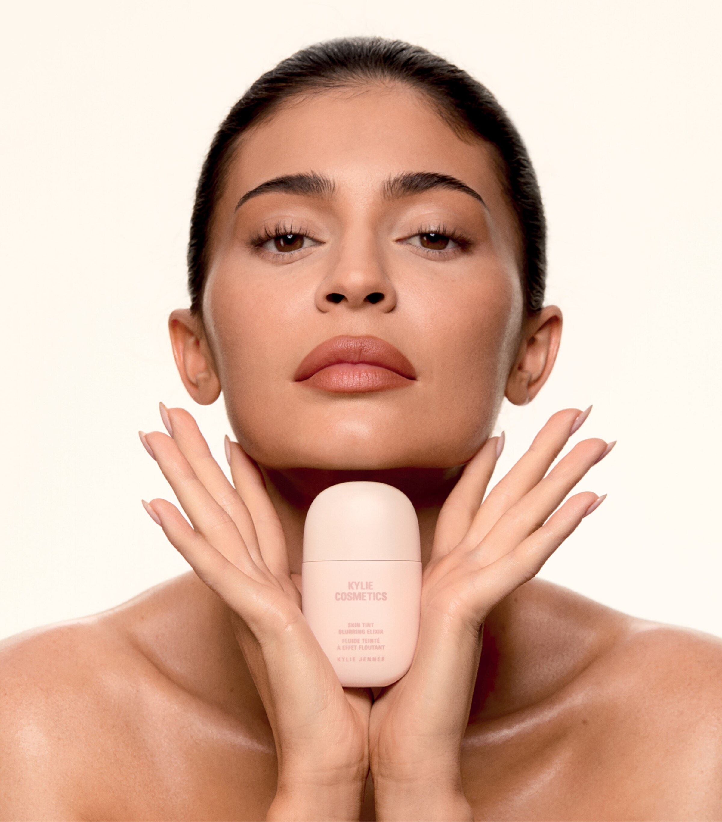 Skin Tint Blurring Elixir Foundation 8W WARM Image 4