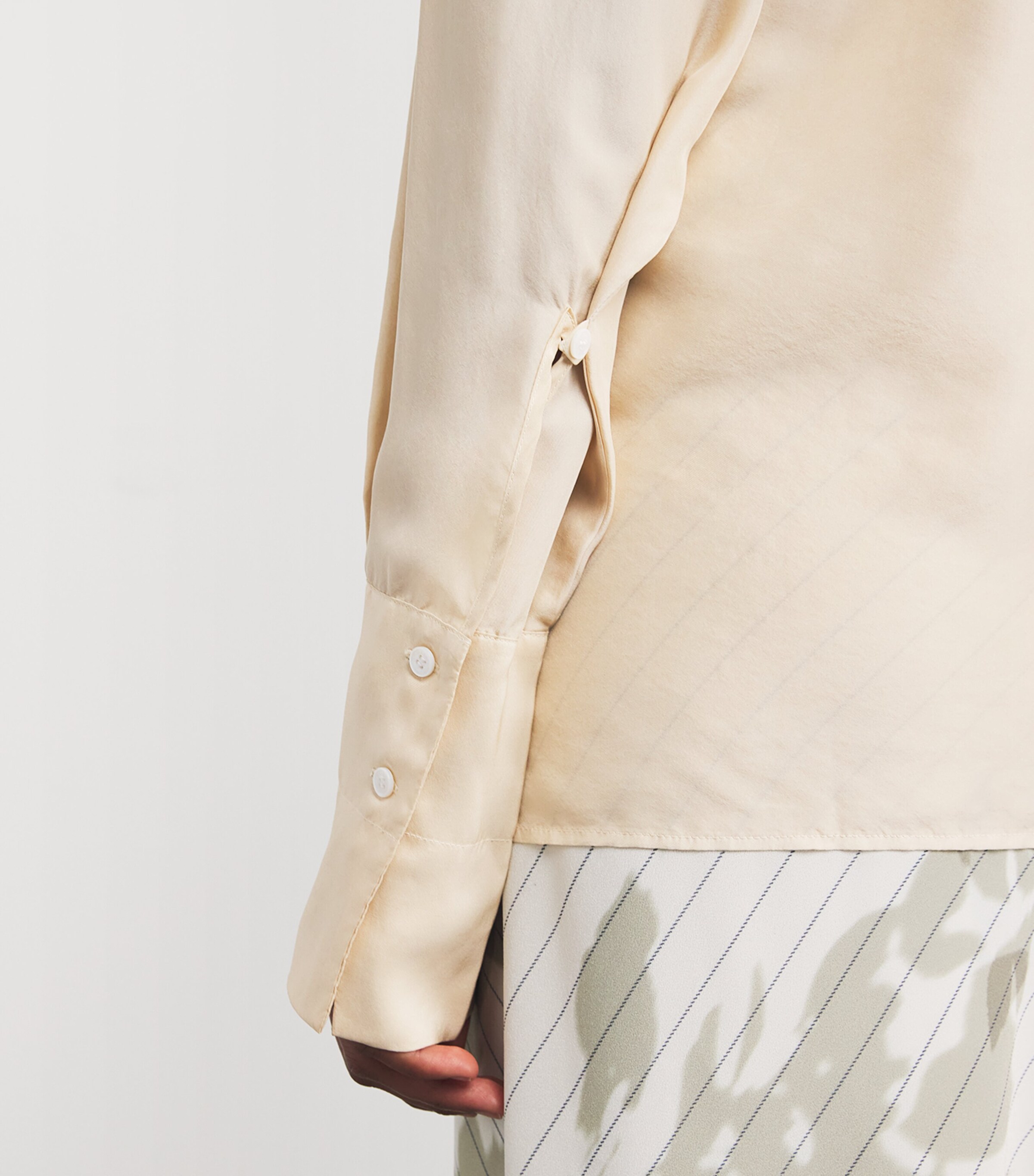 Silk Collarless Pintuck Shirt BEIGE Image 6