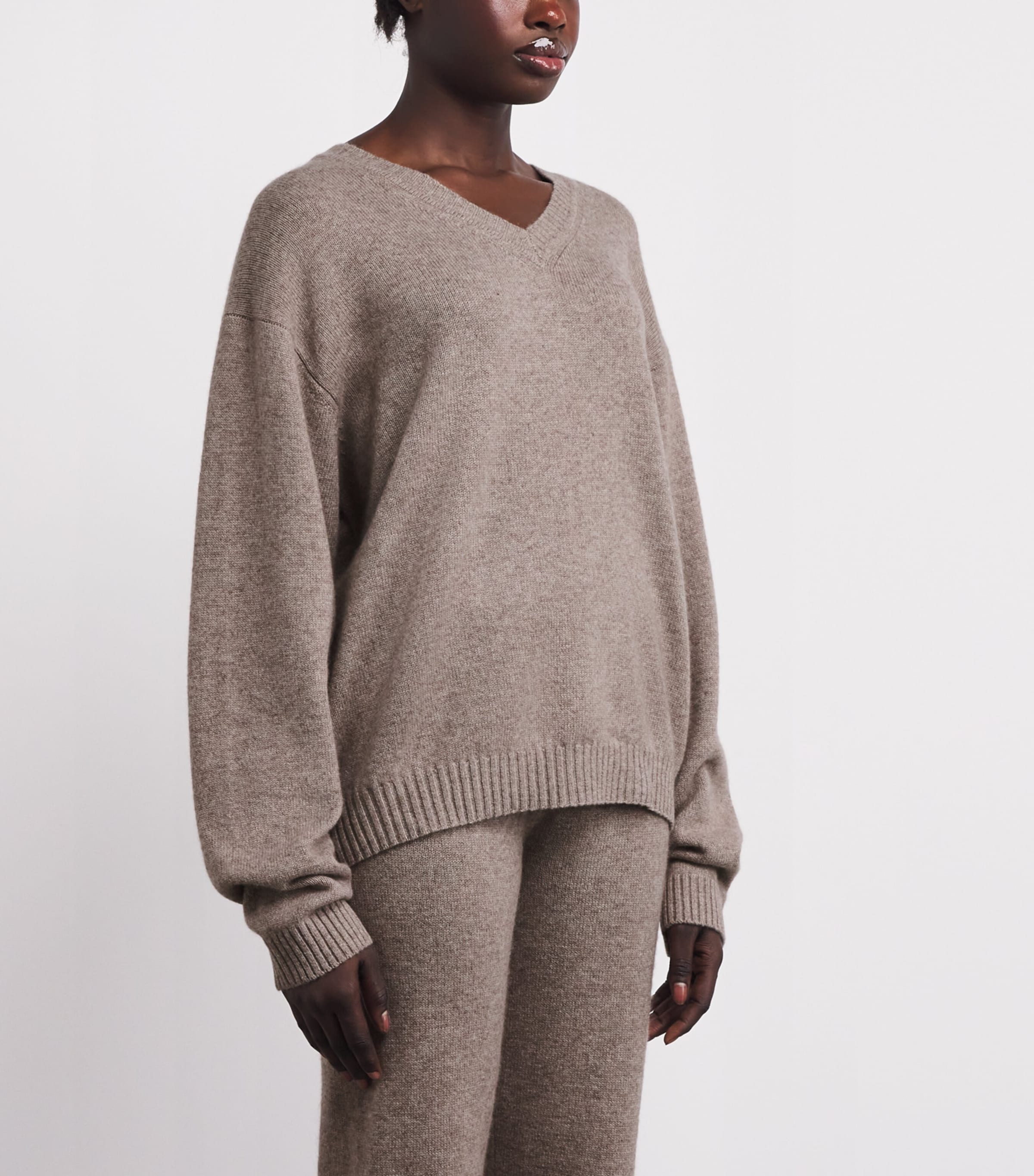 Skims Womens Wool-Cashmere Blend V-Neck Sweater Linen Image 3