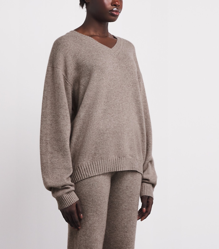 Skims Womens Wool-Cashmere Blend V-Neck Sweater Linen Image 3