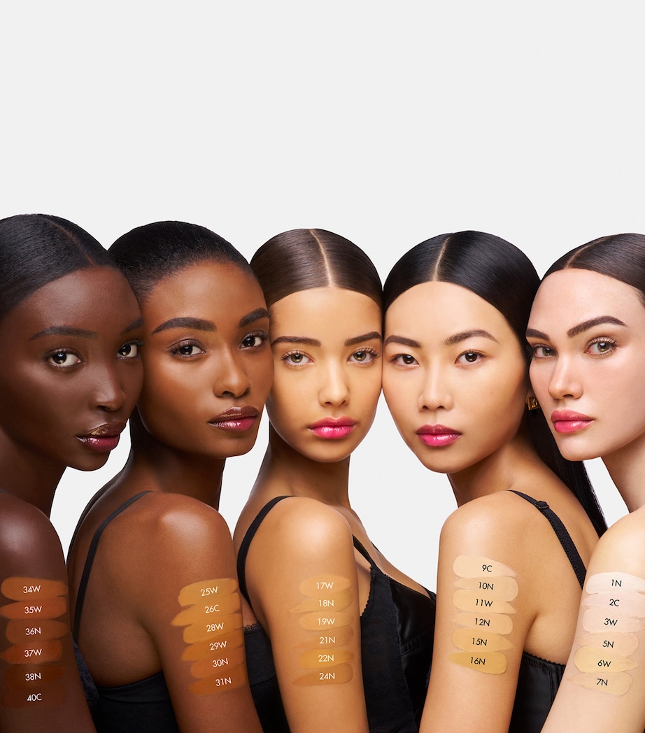 Blueberry Nutri Tint Hydro Glow & Fresh Skin Tint 34W DEEP Image 4