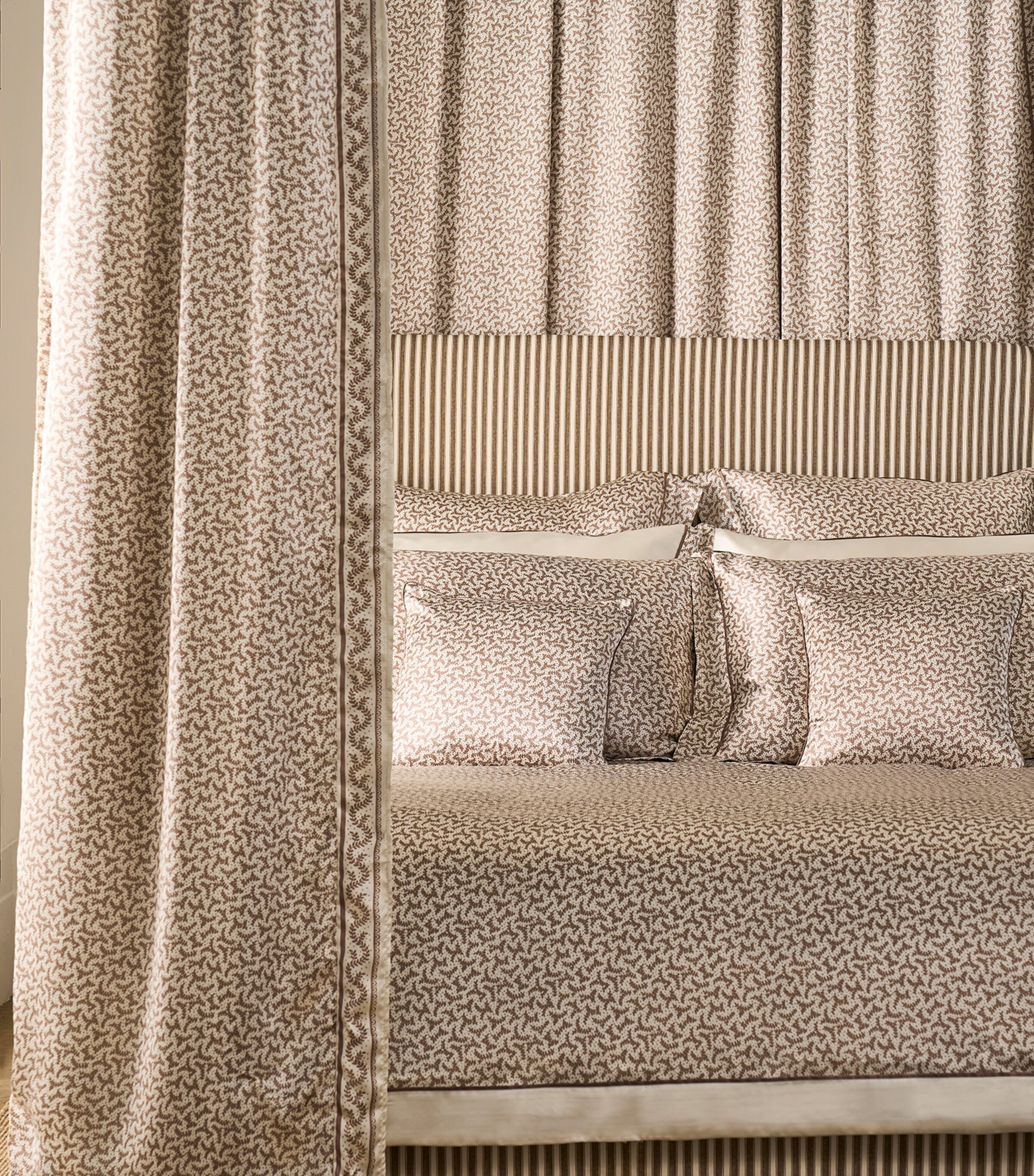 Gingerlily Silk Fern King Oxford Pillowcase (50cm x 90cm) Mocha/ivory Image 3