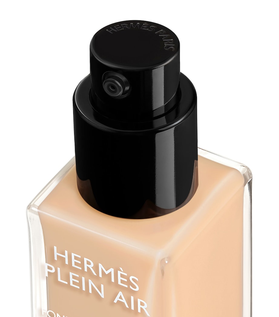 Plein Air Luminous Matte Skincare Foundation VANILLE Image 4