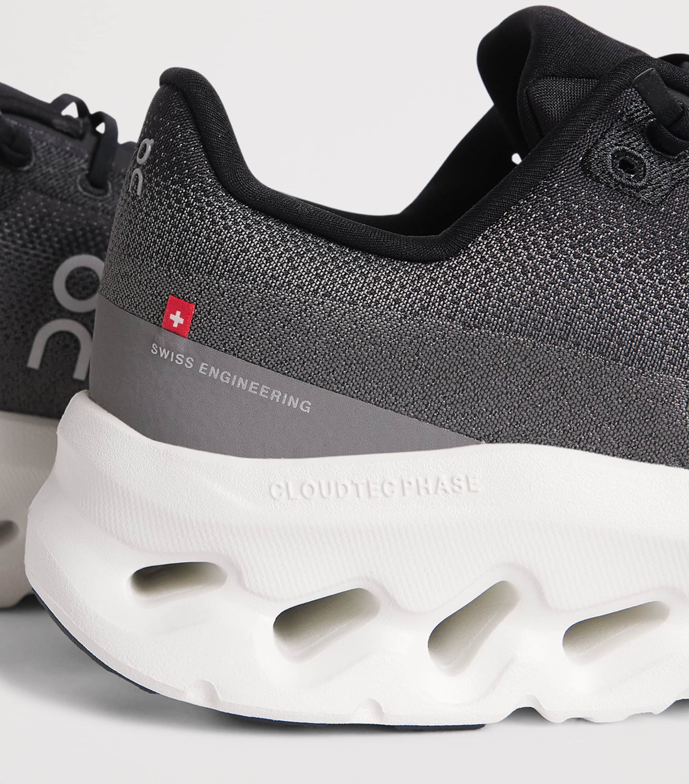Cloudtilt Trainers BLACK | ASPHALT Image 5