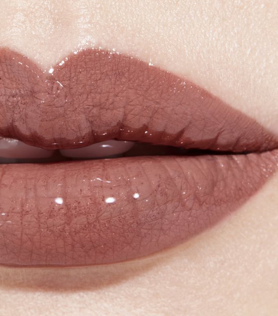 Le Rouge Duo Ultra Tenue Liquid Lip Colour 69 TENDER BEIGE Image 3