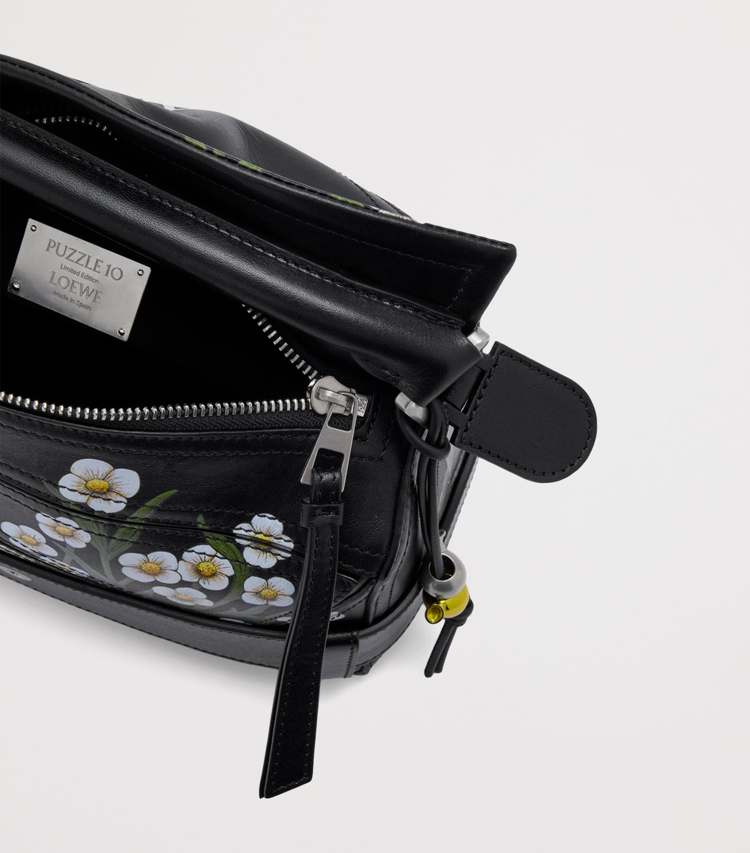 限定生産【LOEWE】Puzzle10 (09) William Morris Black A510S21XAR_1100_1F.jpg