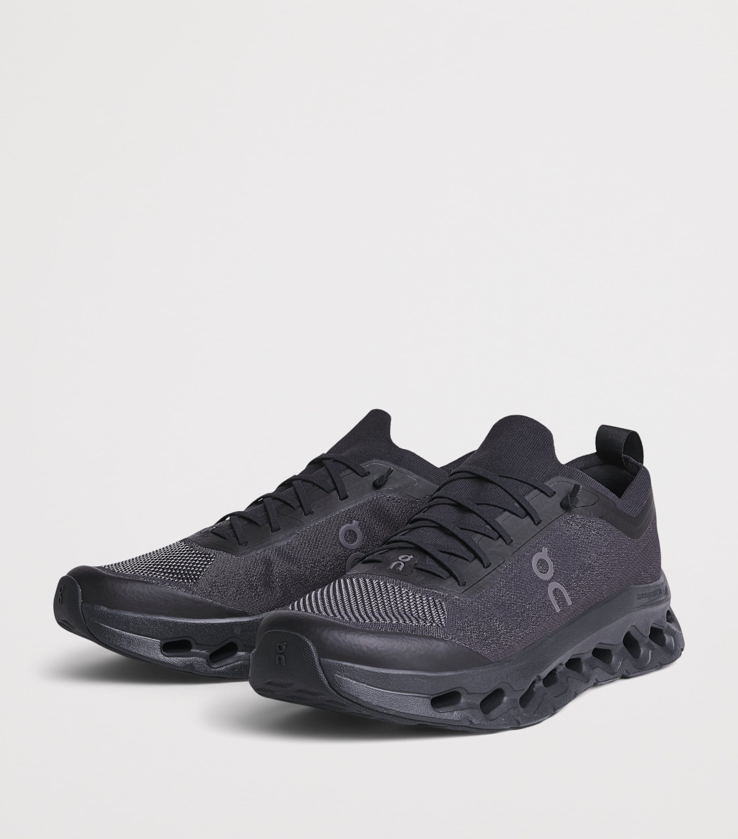 On Mens Cloudtilt Moon Trainers Black/black Image 3