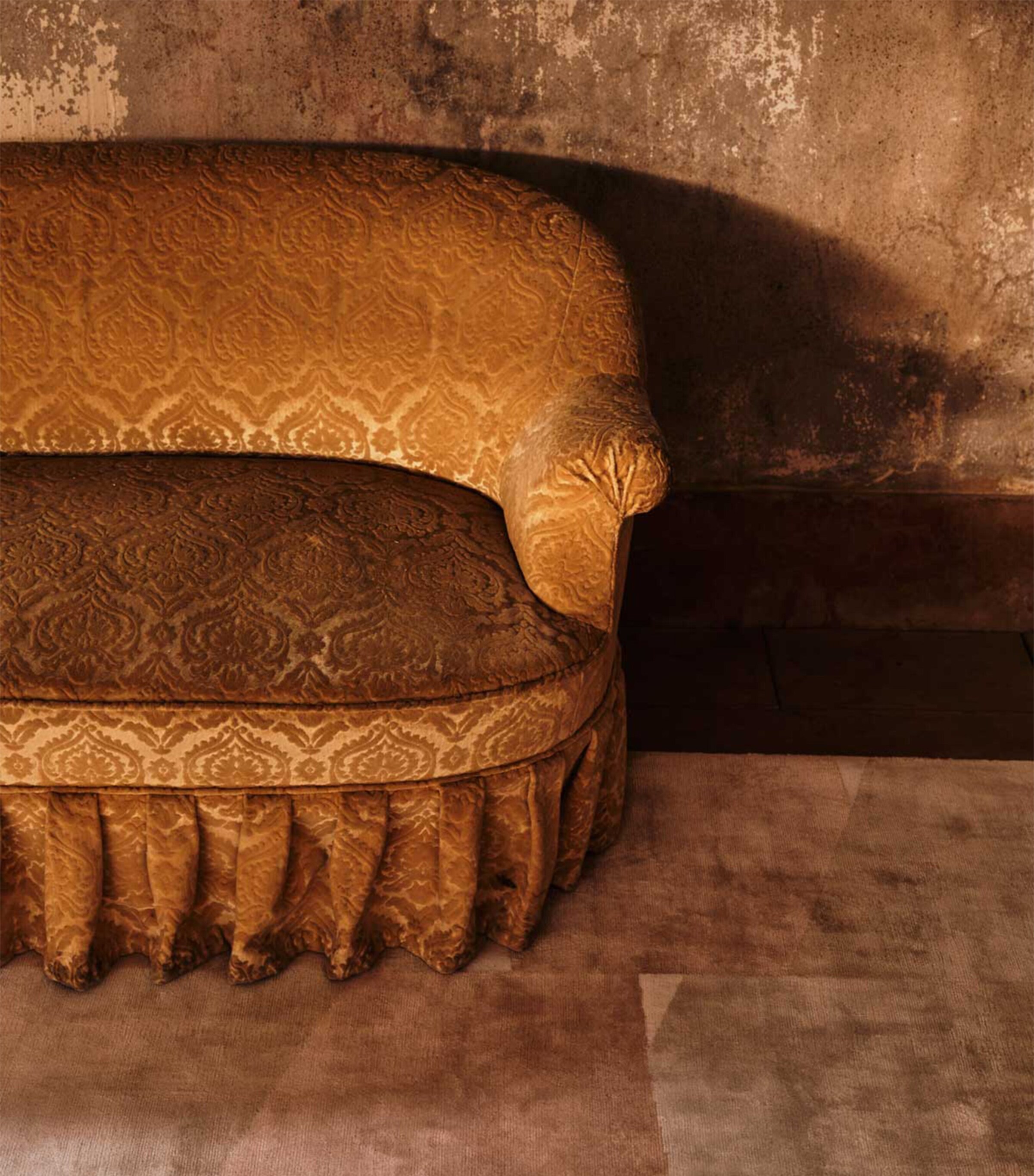 x Kelly Wearstler Crux Auburn Rug (1.83m x 2.74m) GOLD Image 8