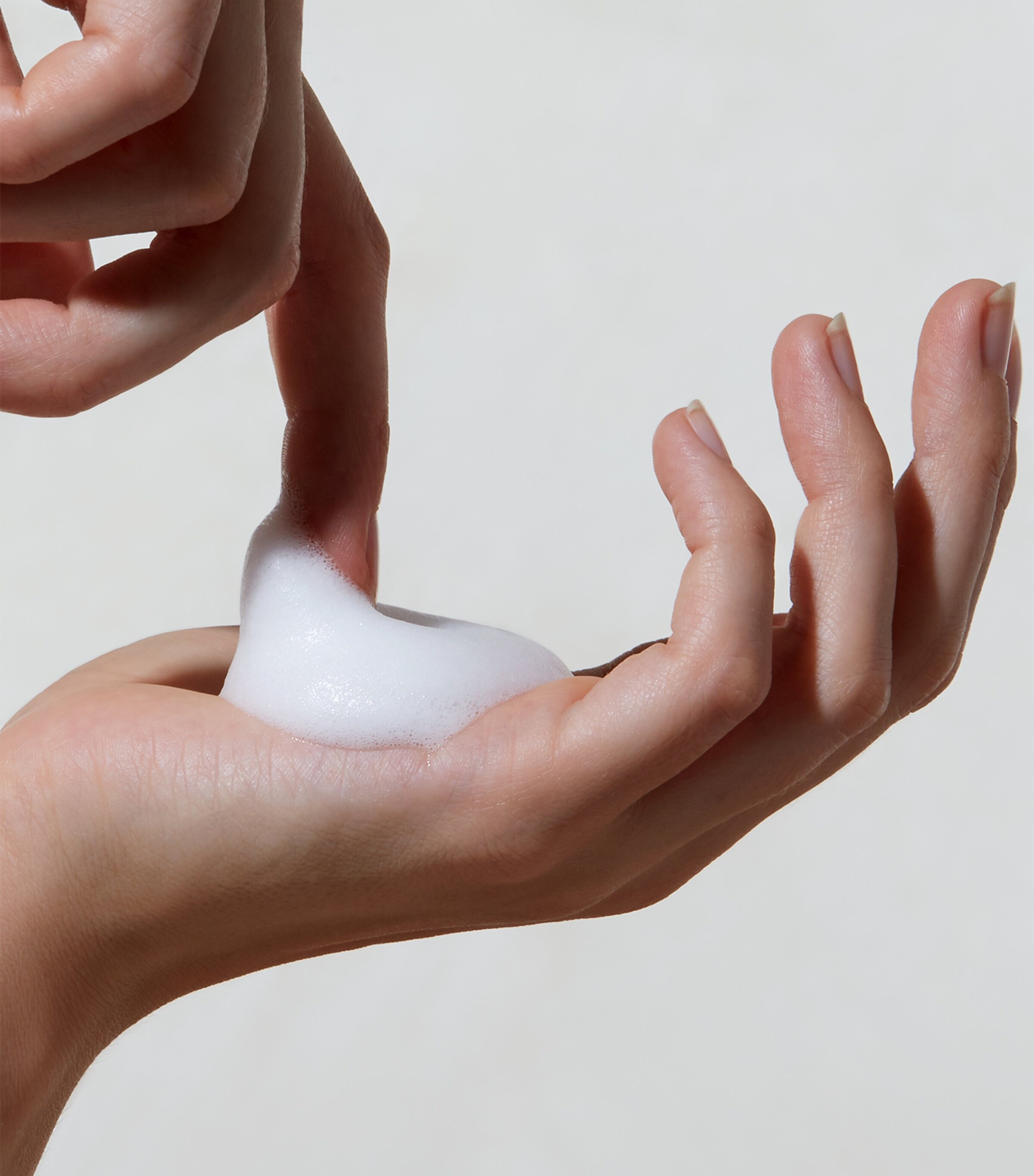 Cleanser (150ml) NO COLOUR Image 4