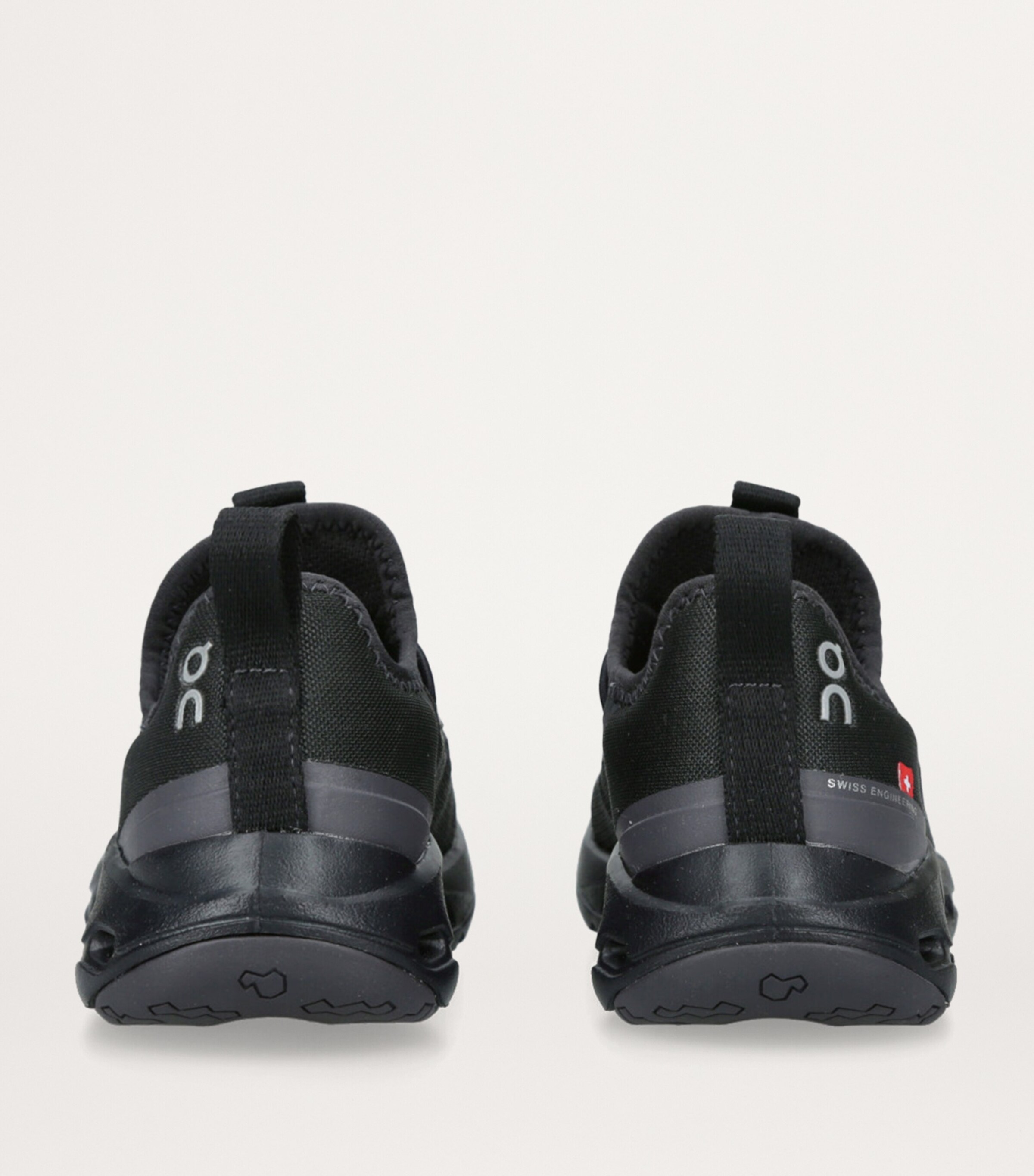 On Cloudleap Trainers Black Image 2