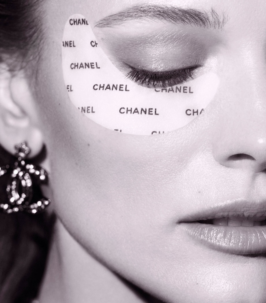 CHANEL LE LIFT Under Eye Patches Image 4