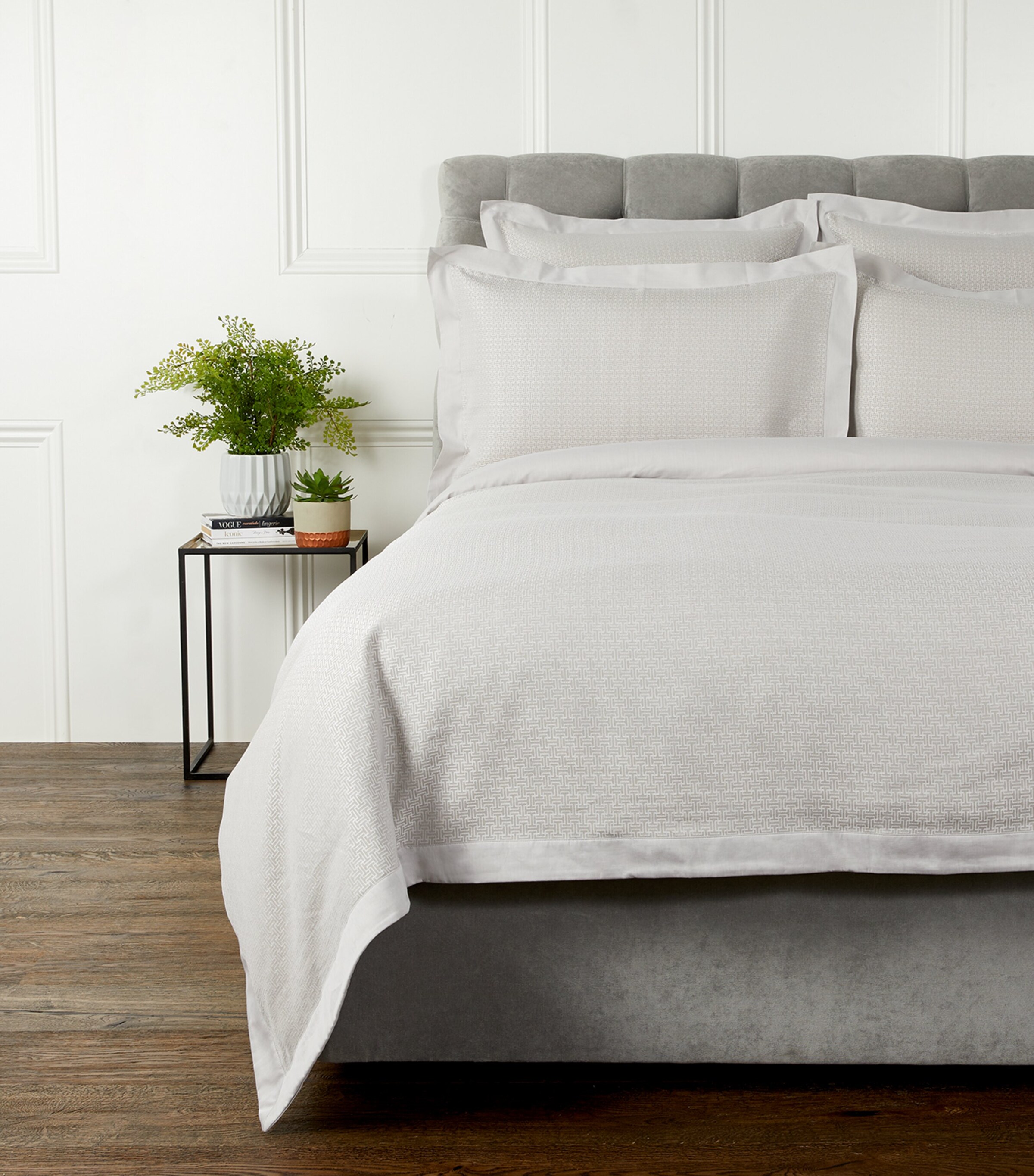 Celso De Lemos Avalon Super King Duvet Cover (260cm x 220cm) Glacier Image 1