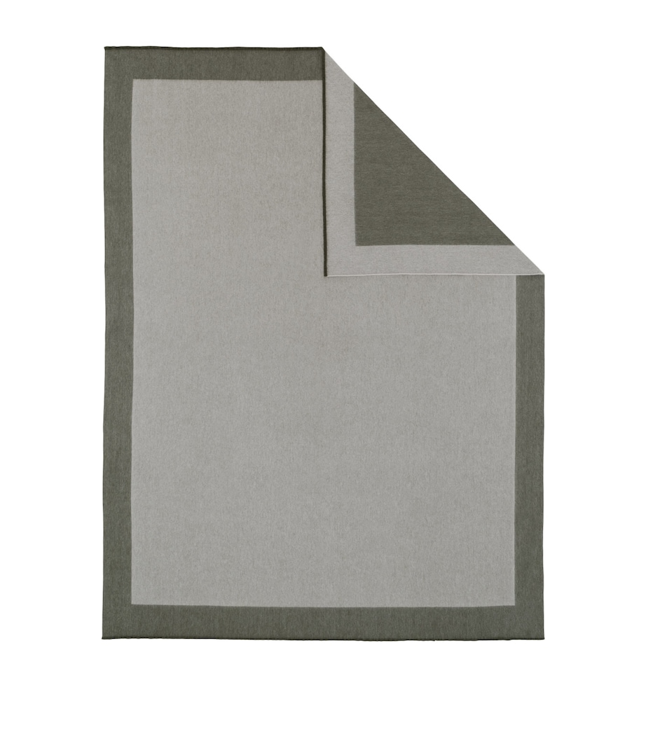 Cashmere Arran Border Throw (150cm x 200cm) OYSTER ARMY Image 3