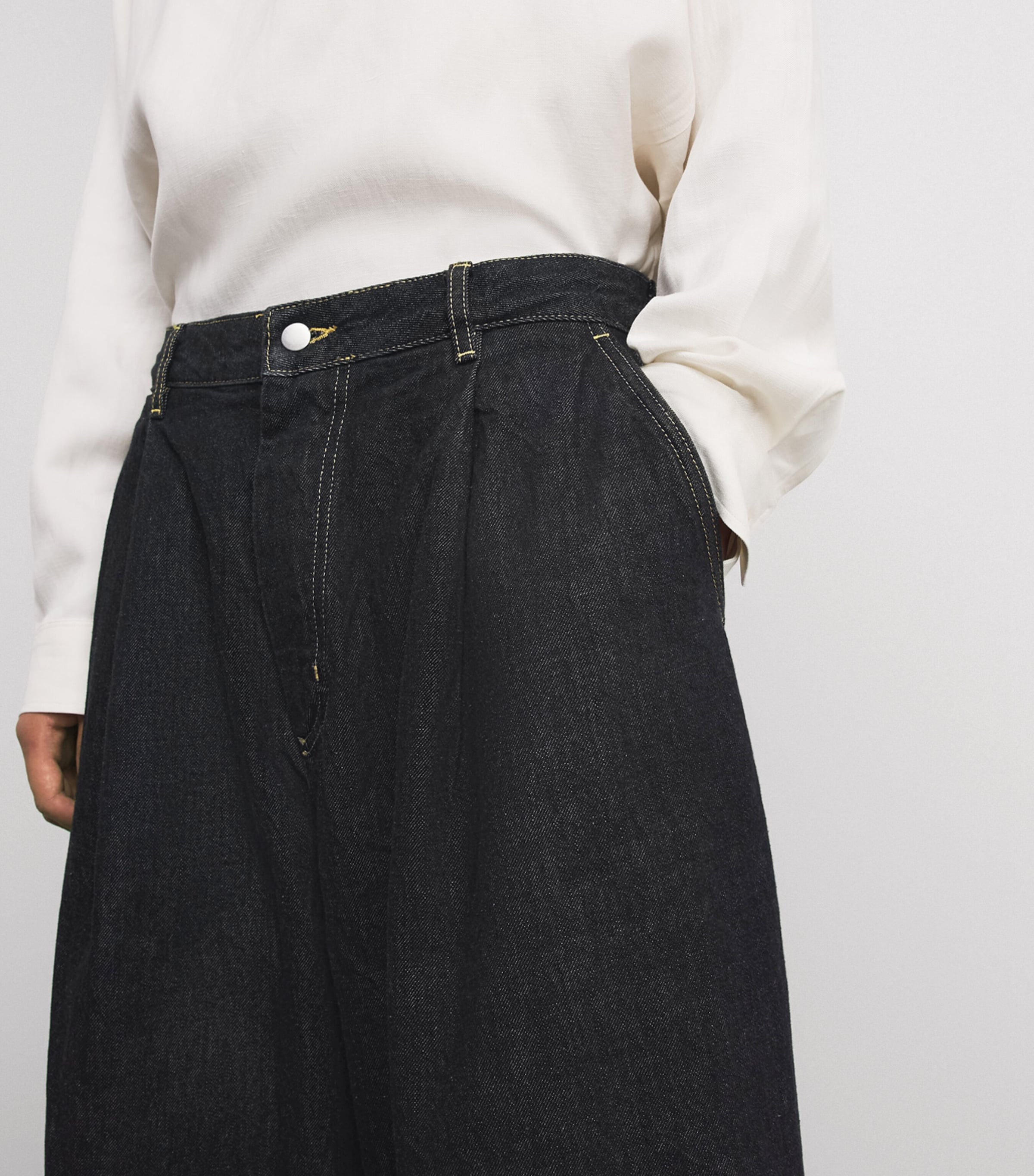 Studio Nicholson Mens Pleated Wide-Leg Jeans Black Image 3