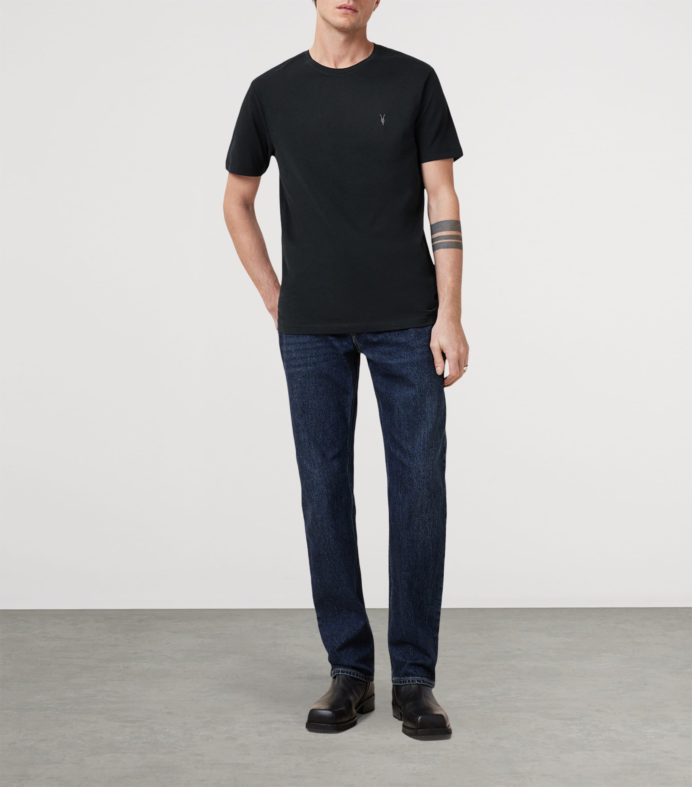 Organic Cotton Brace T-Shirt JET BLACK Image 2
