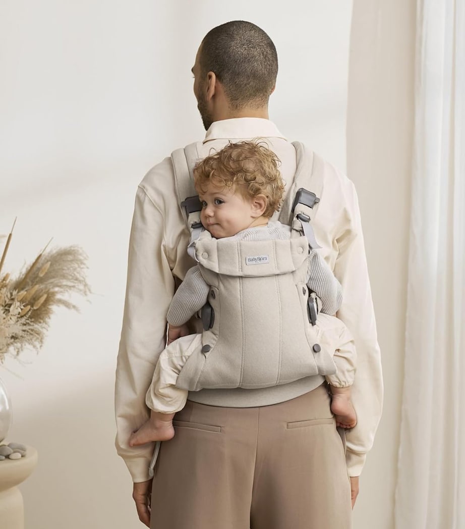 BabyBjörn Harmony Baby Carrier Light Beige Image 5