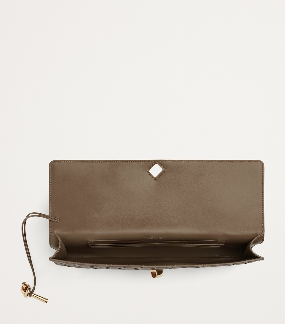 Bottega Veneta Medium Leather Andiamo Clutch Bag Image 4