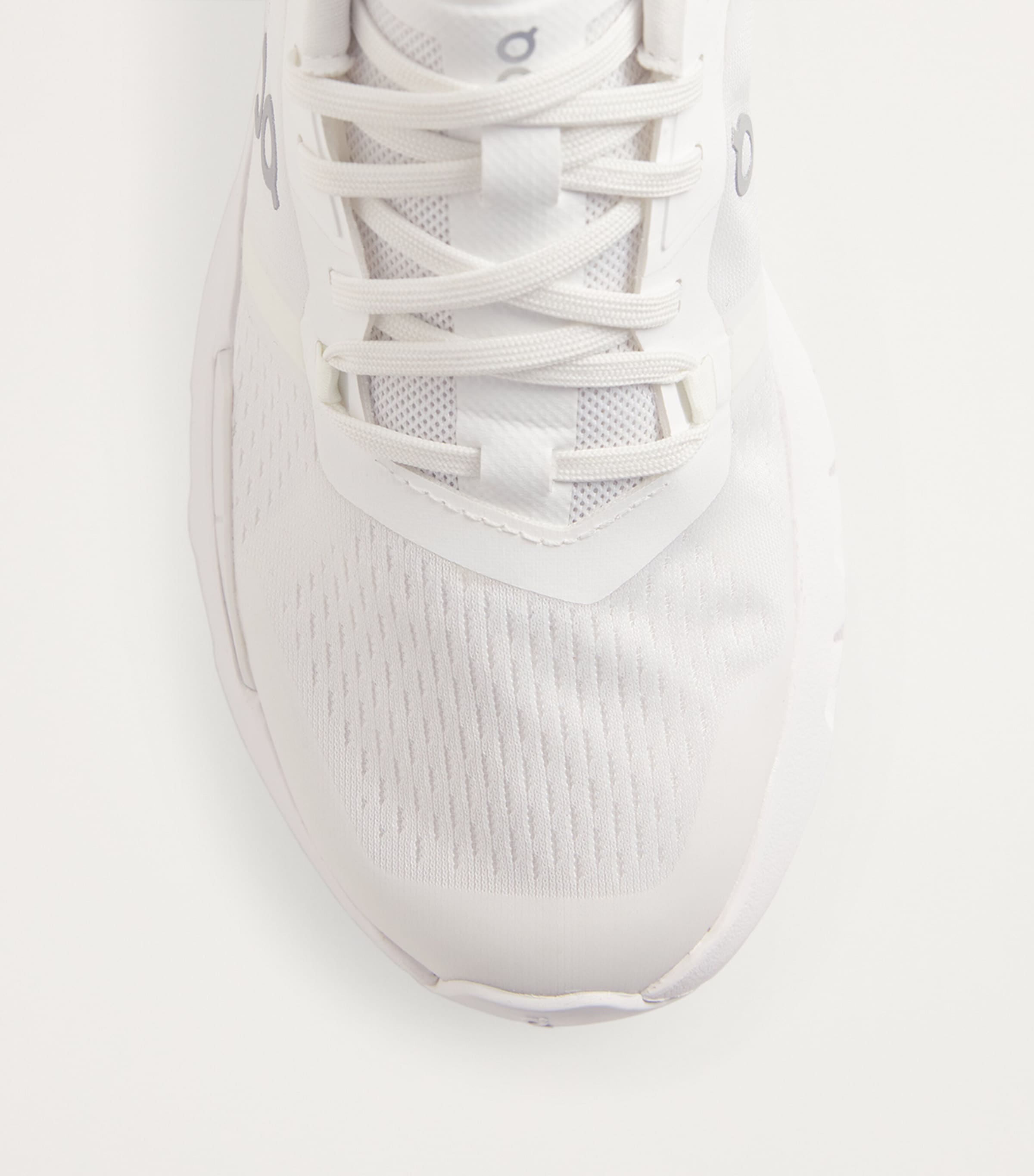 On Cloudpulse Trainers White | Frost Image 5
