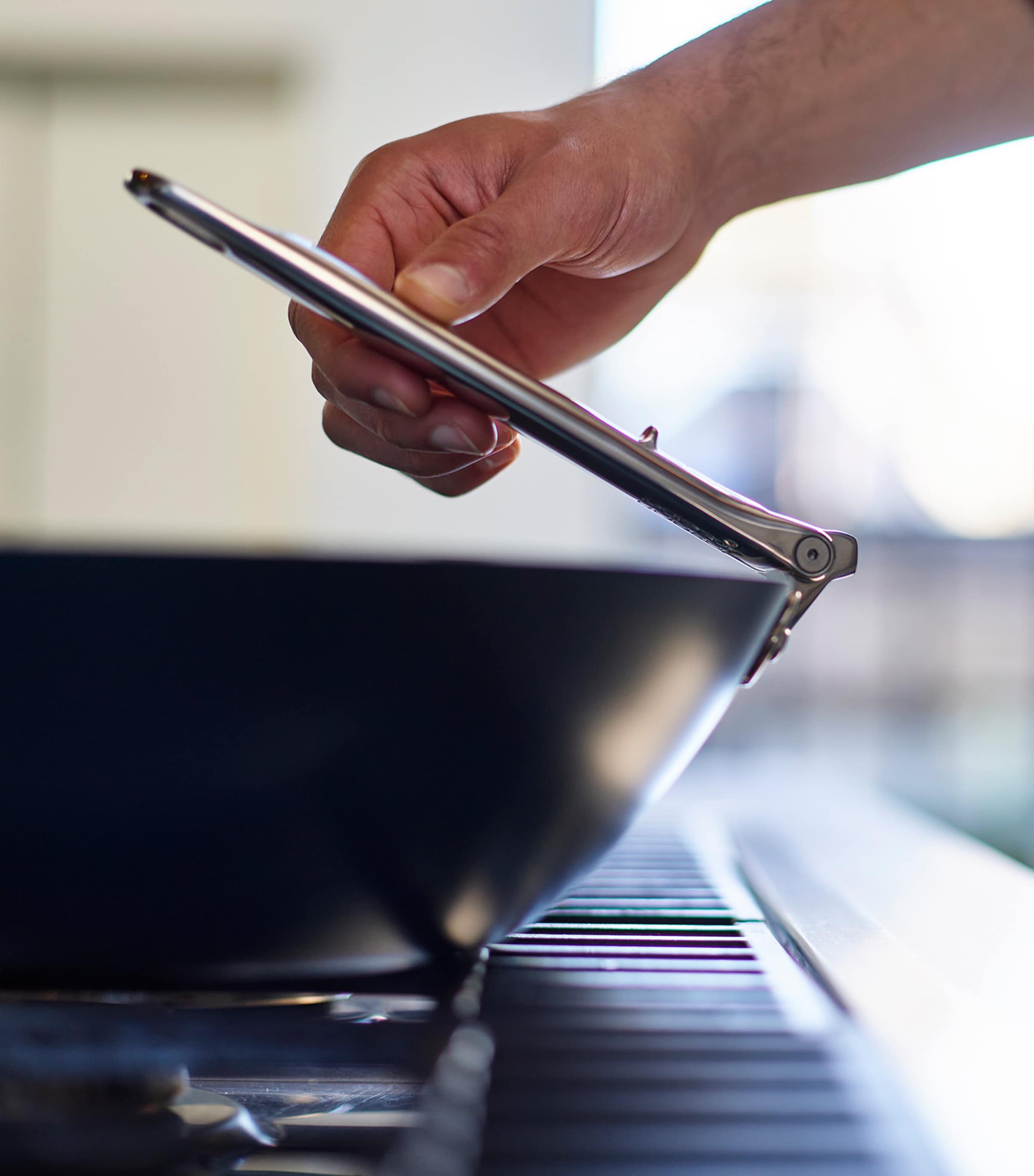 Space Non-Stick Folding Handle Wok (32cm) MIDNIGHT BLUE Image 2