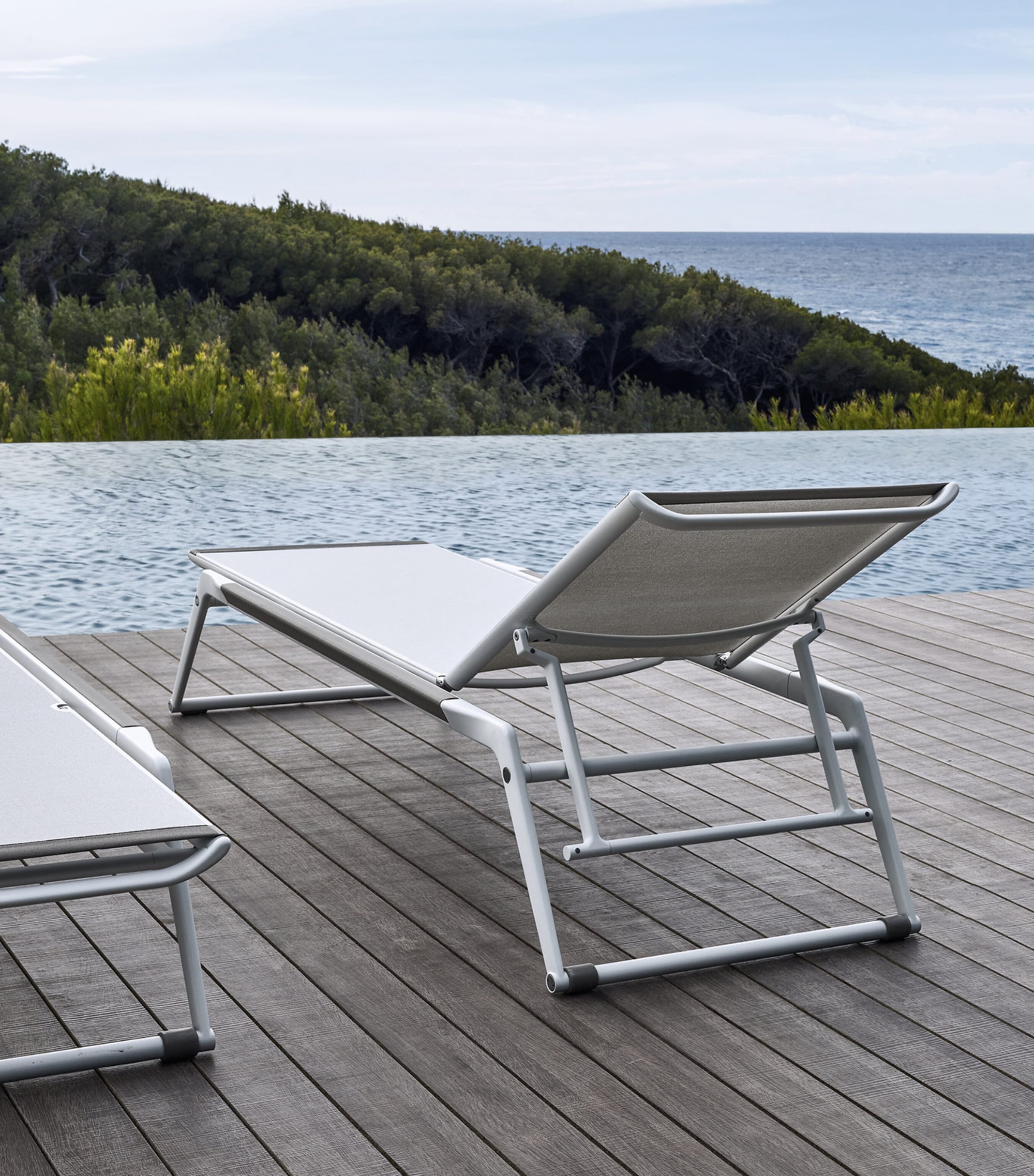 B&B Italia Mirto Cushioned Sunbed White Image 3