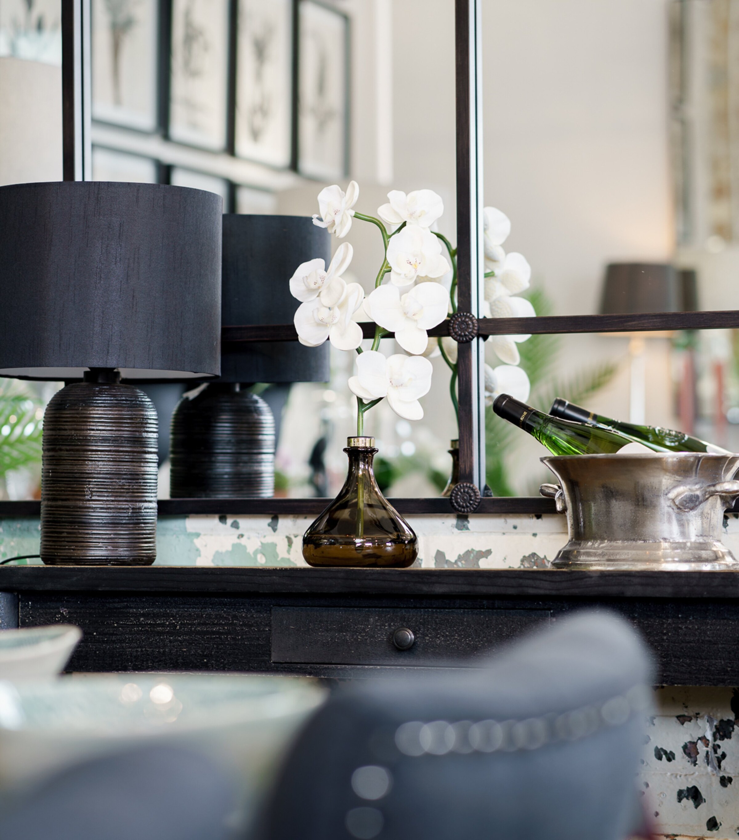 The Orchid Amber and Oud Diffuser (250ml) BRONZE Image 5