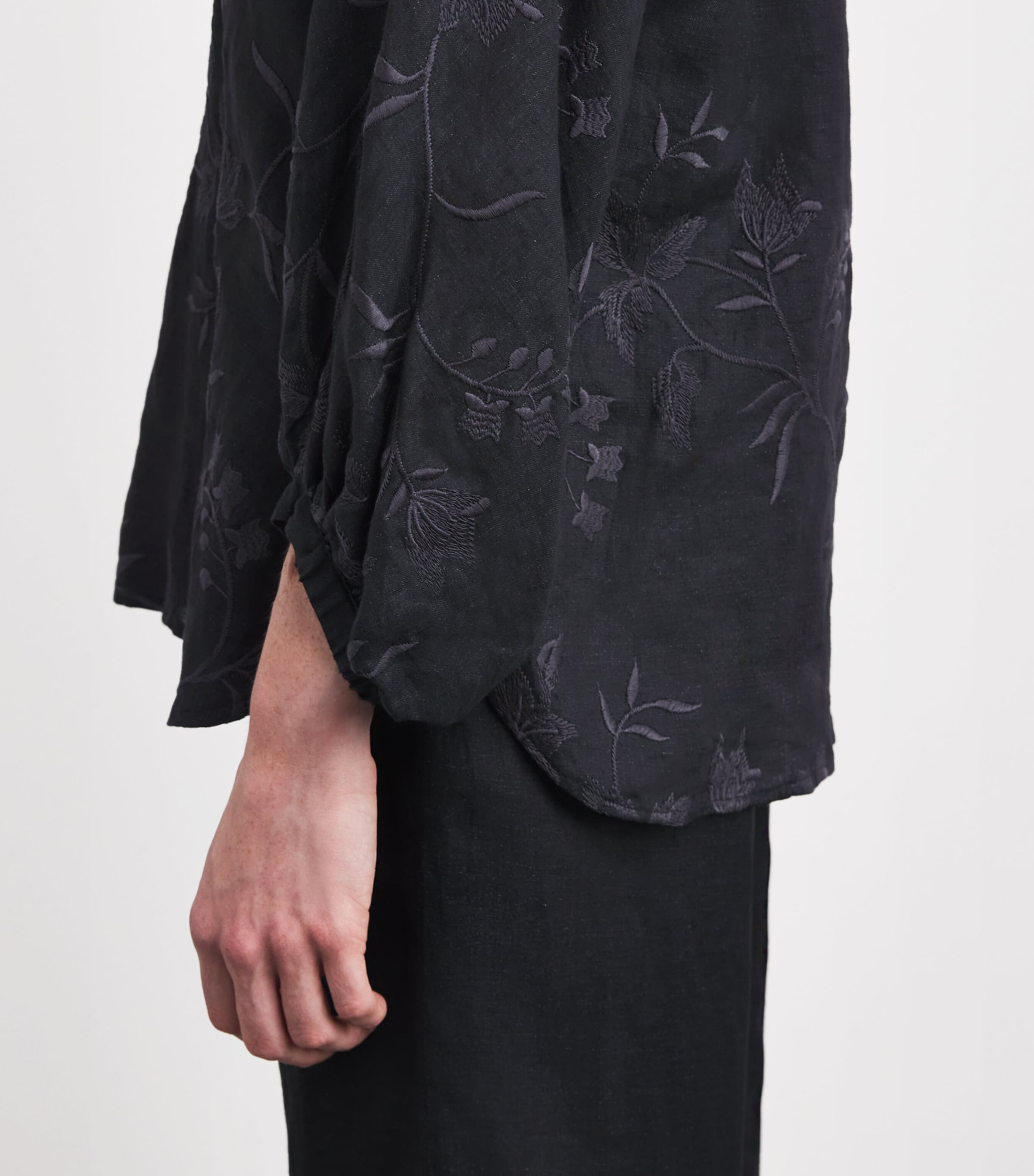 x Harrods Linen Floral-Embroidered Blouse NERO Image 6