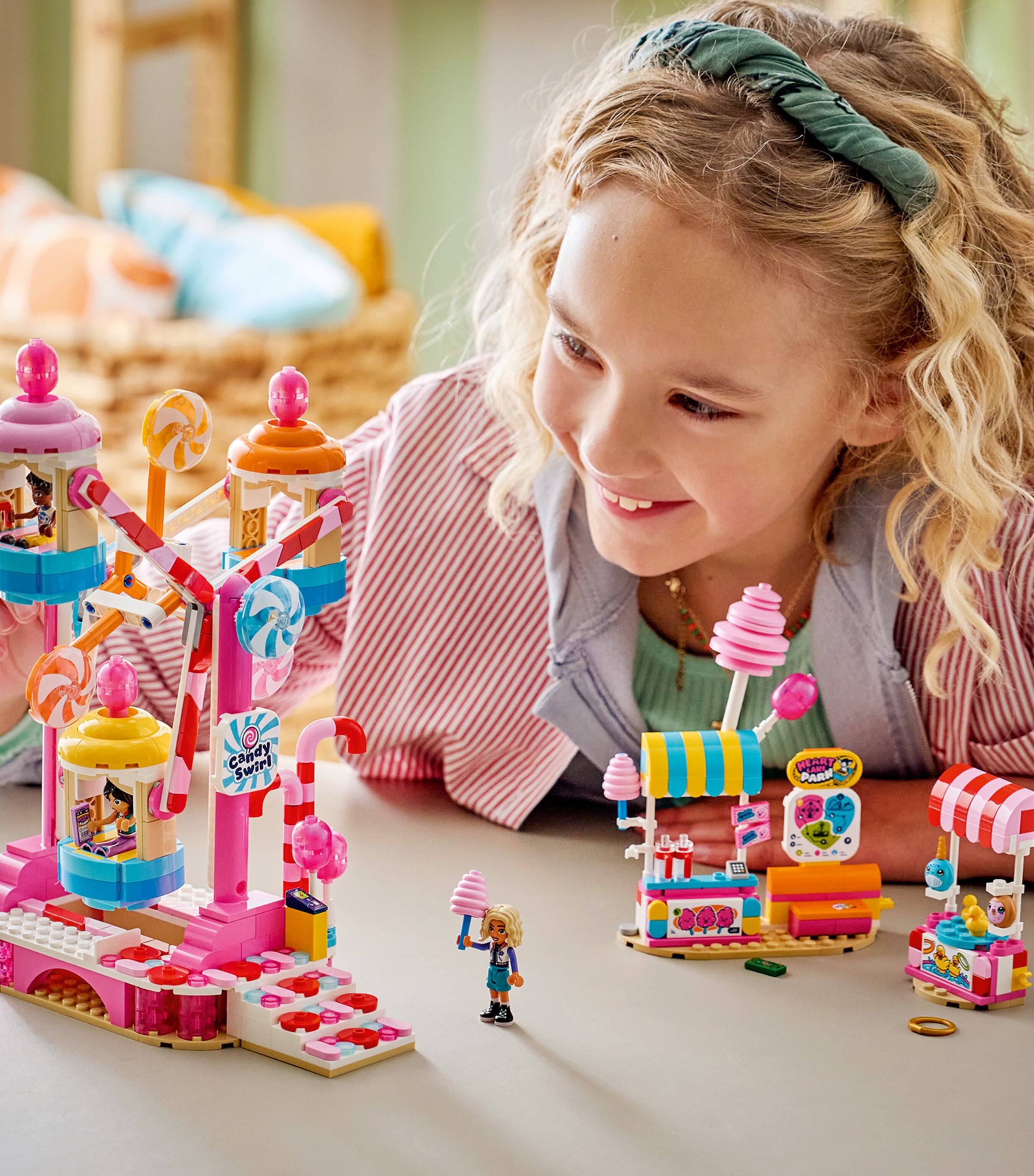 Lego Friends Candy & Cupcake Ferris Wheel 42700 Image 4