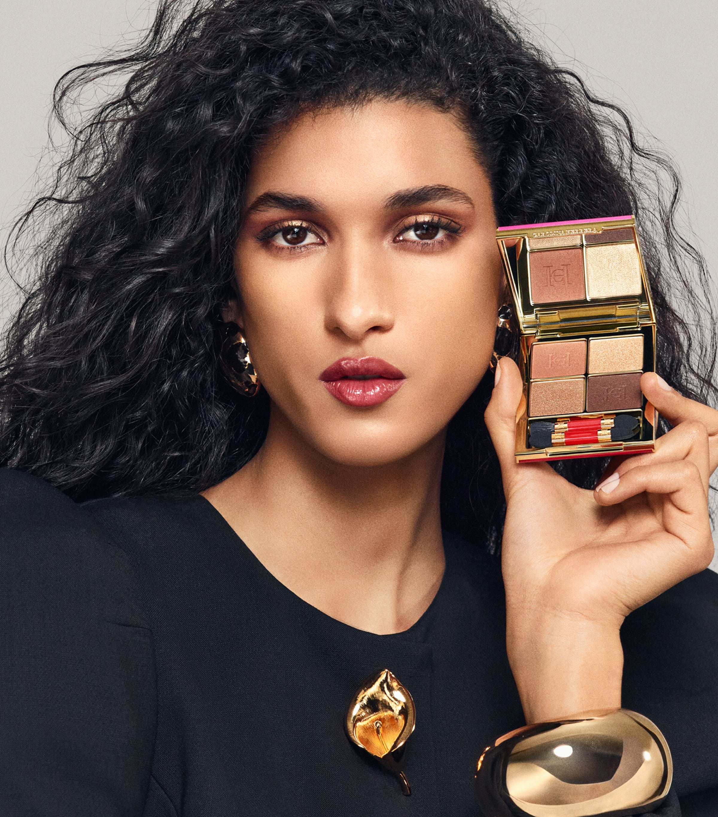 Carolina Herrera Eyeconica Quad Eyeshadow Palette Bold In Gold Image 3