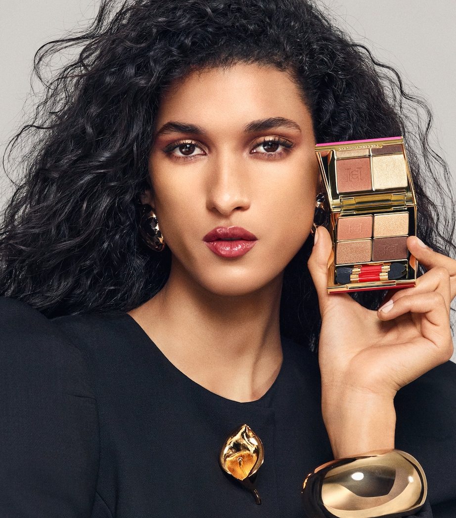 Carolina Herrera Eyeconica Quad Eyeshadow Palette Bold In Gold Image 3