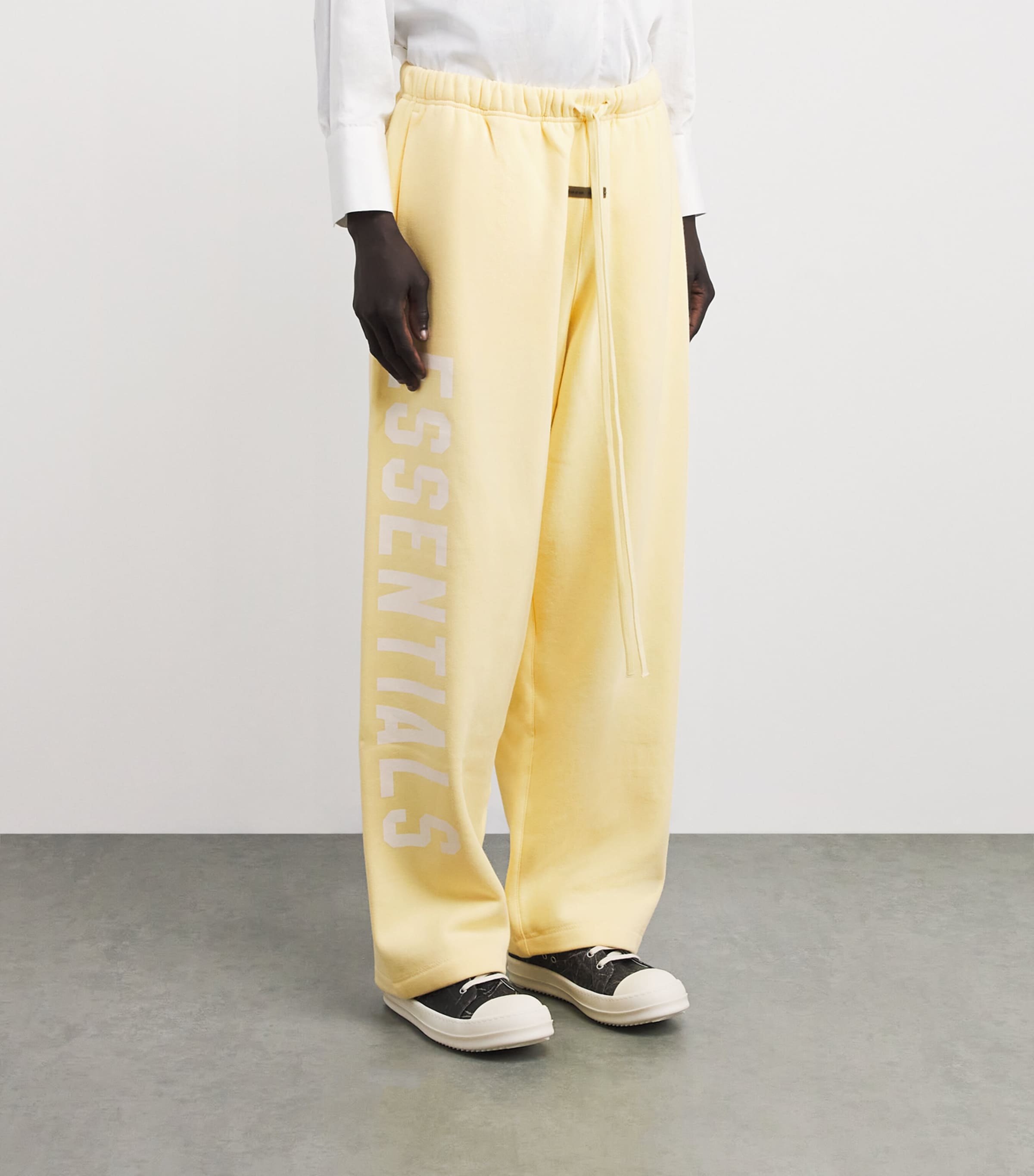 FEAR OF GOD ESSENTIALS Mens Cotton-Blend Wide-Leg Sweatpants Garden Yellow Image 3