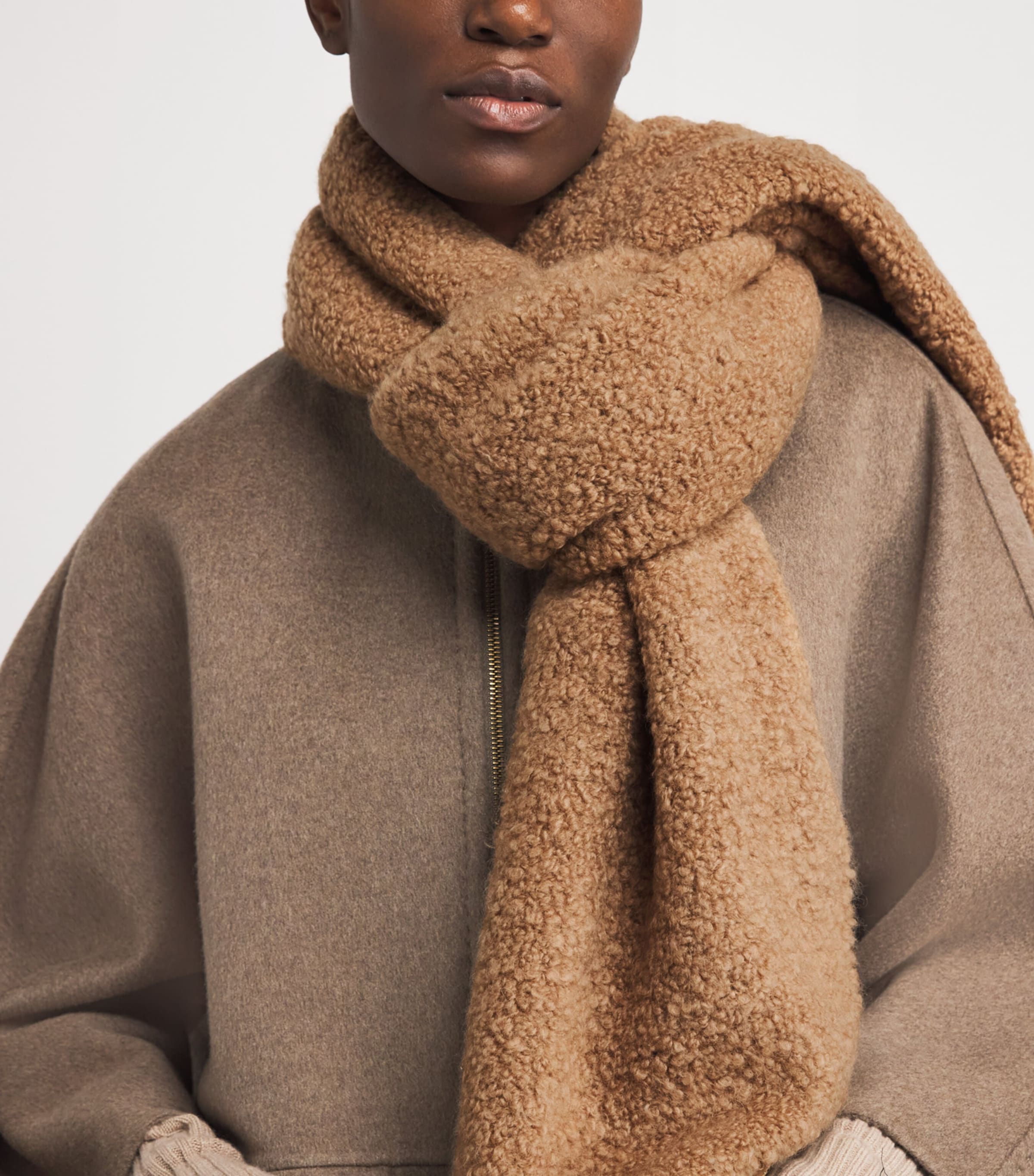 Knitted Logo-Patch Scarf CAMEL Image 2