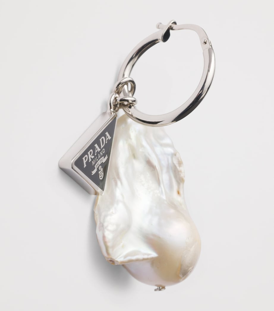 Enamel and Pearl Triangle Hoop Earrings F0Y4P Image 4