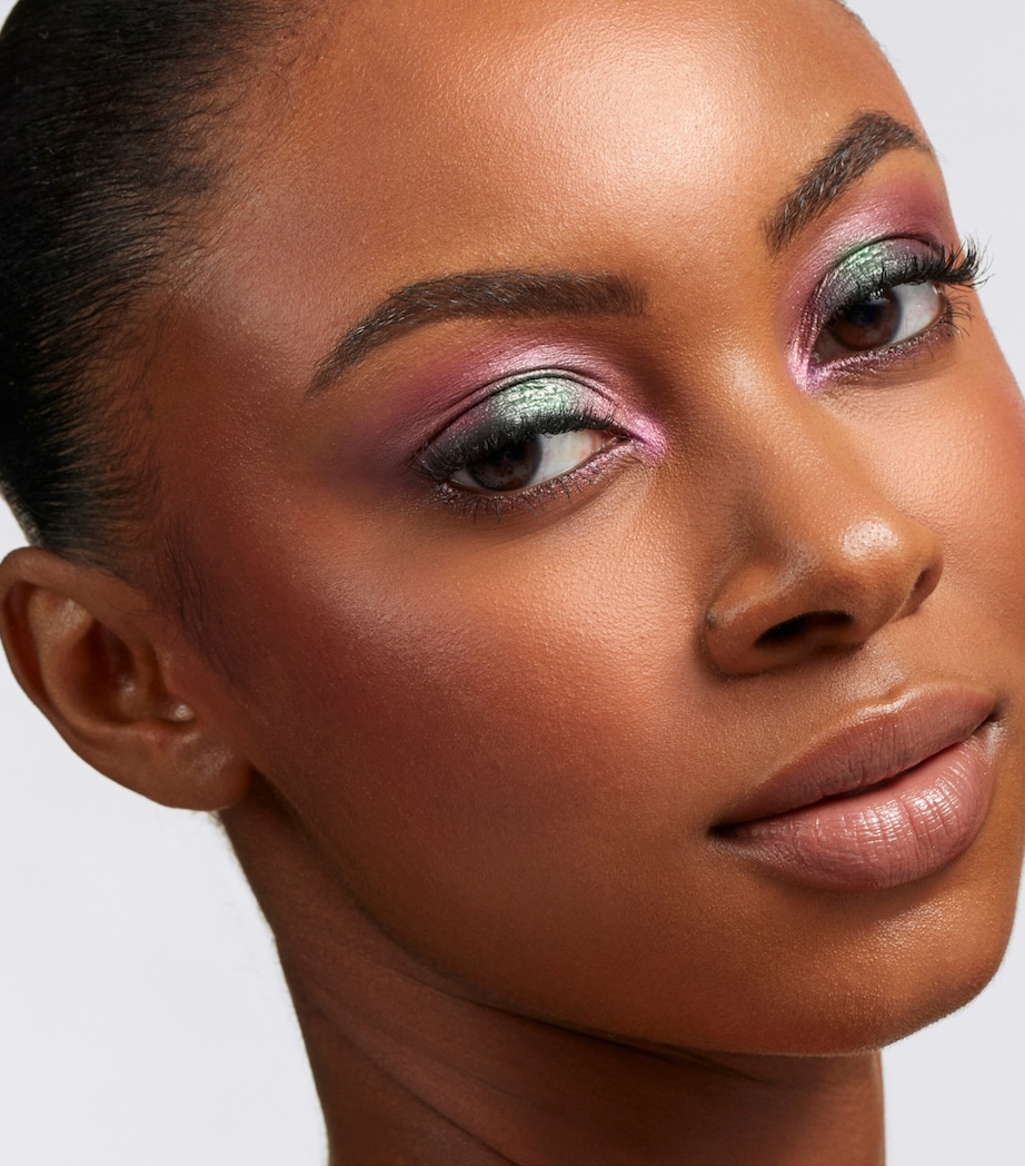 Eye Shadow Quad: Opalescent Orchid OPALESCENT ORCHID Image 4