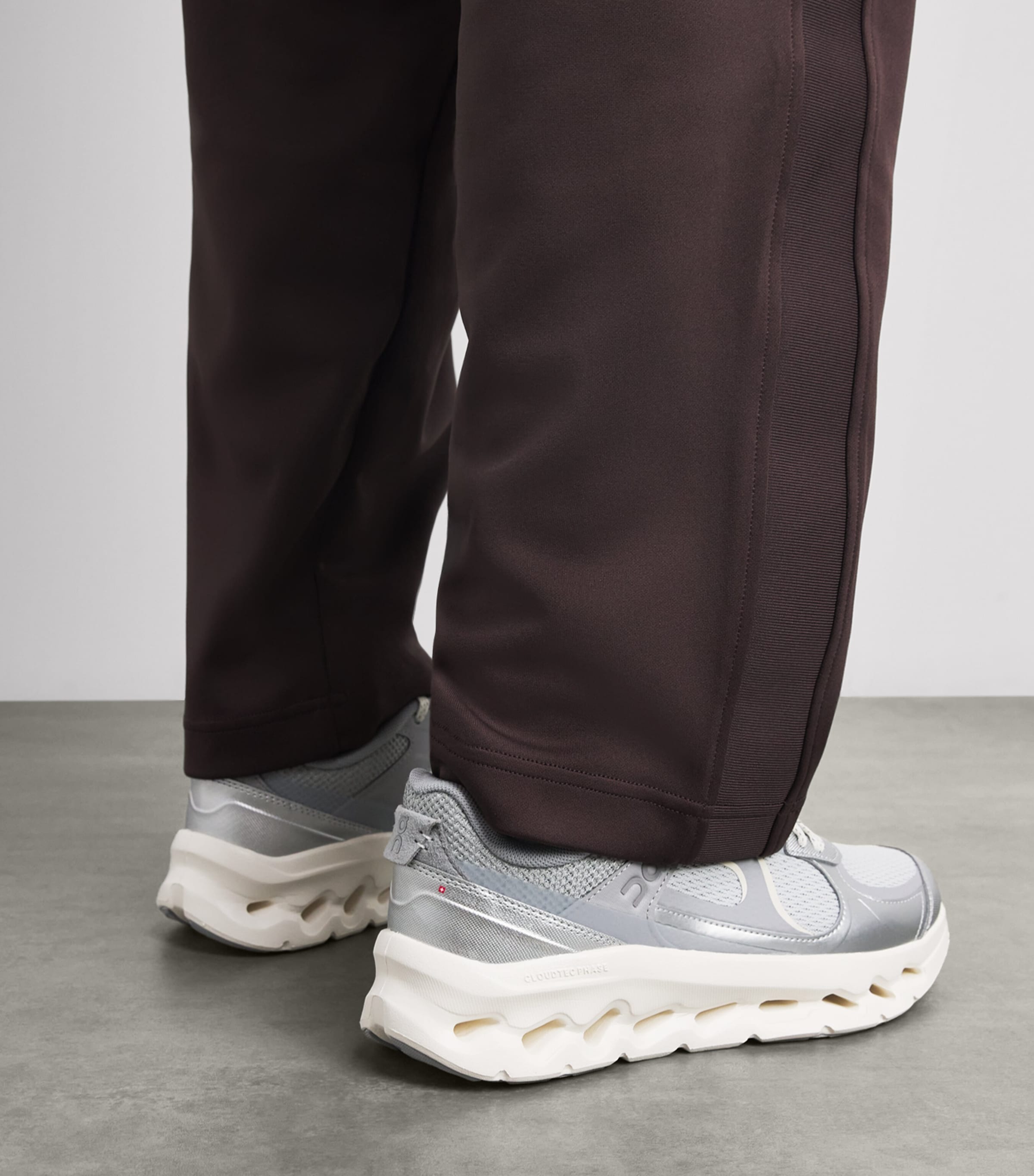 On Mens Cloudtilt Arc Trainers Alloy | Ivory Image 4