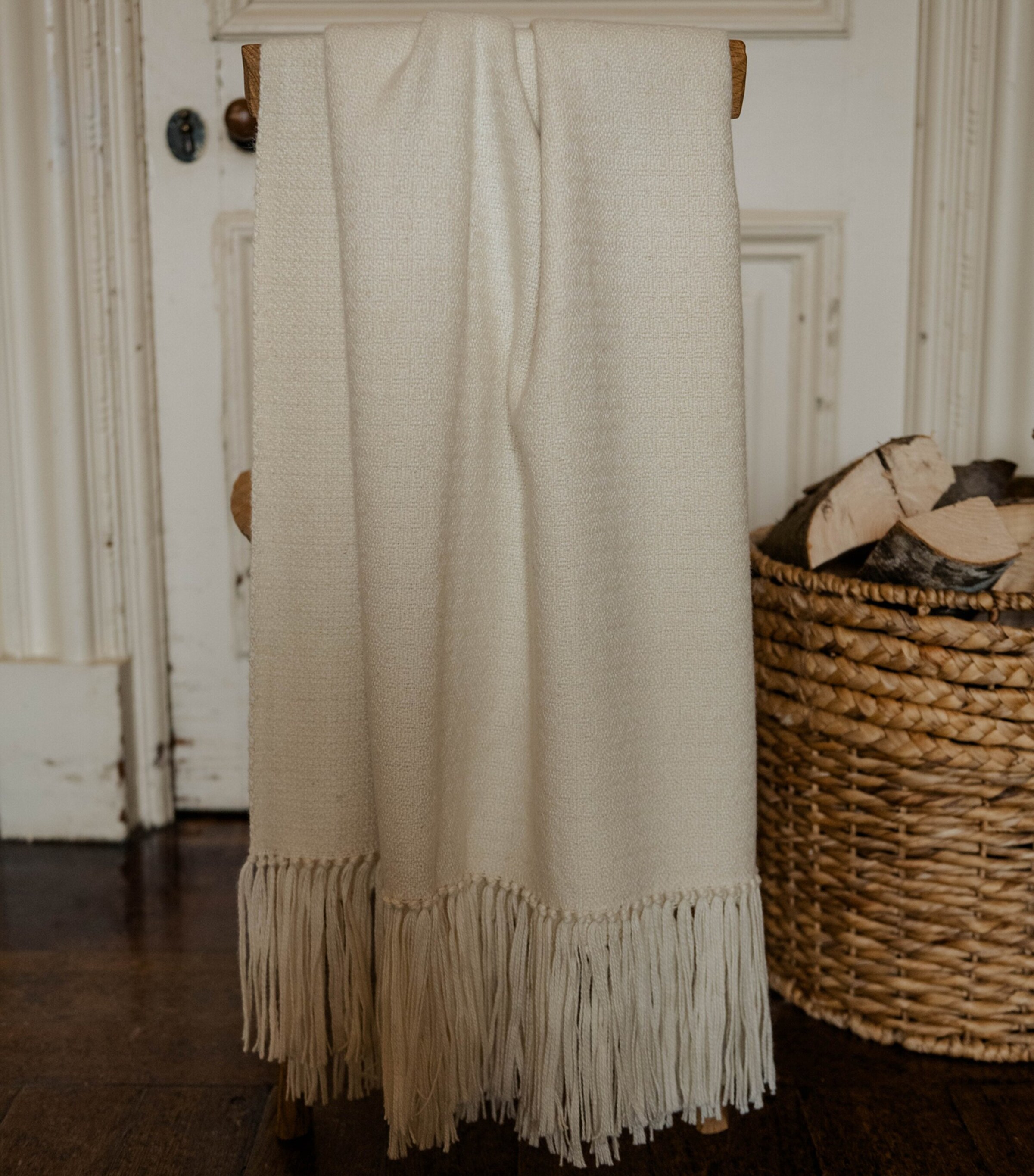 Araminta Campbell Alpaca-Blend Willow Throw (150cm x 230cm) White Image 3