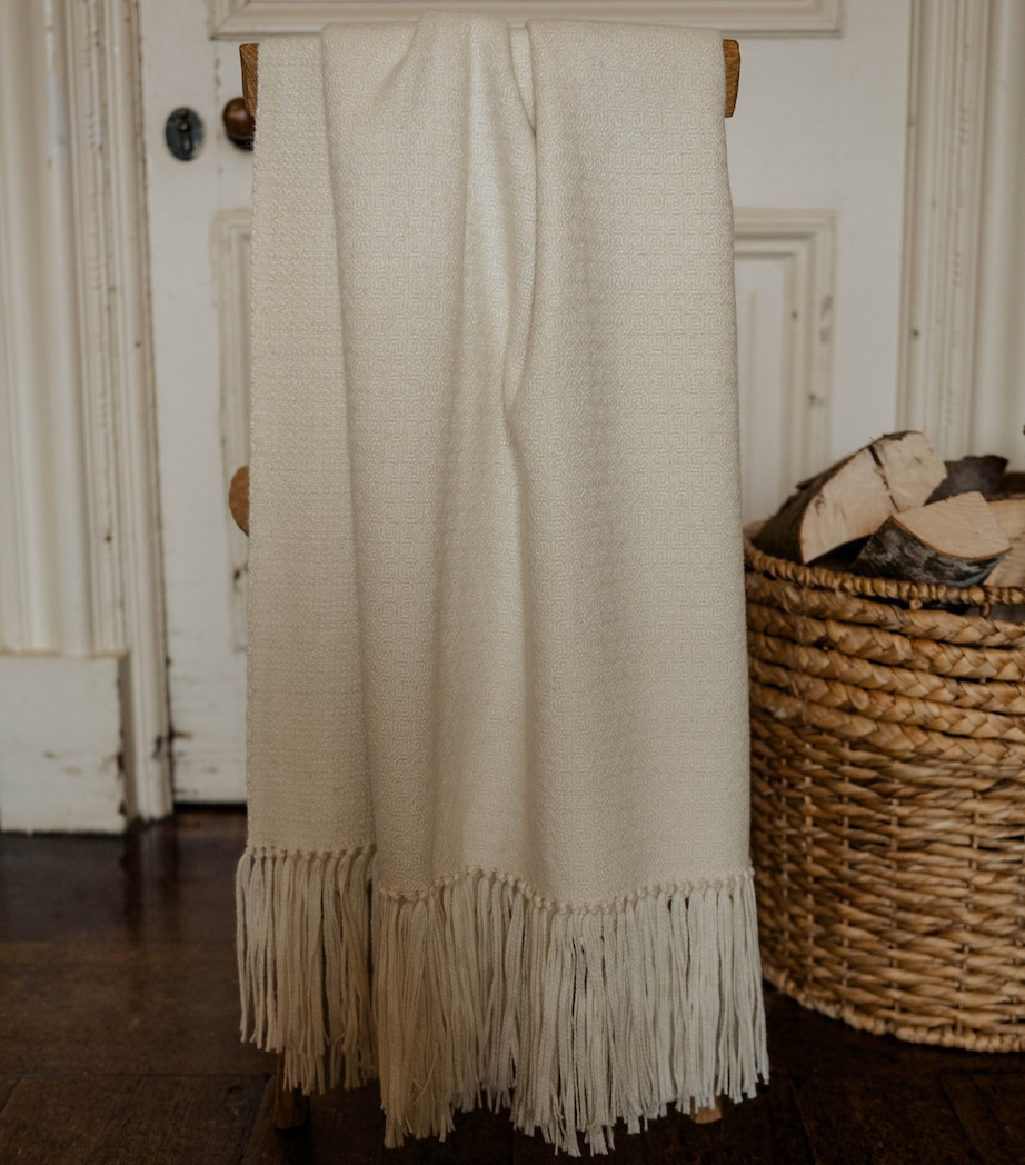 Araminta Campbell Alpaca-Blend Willow Throw (150cm x 230cm) White Image 3