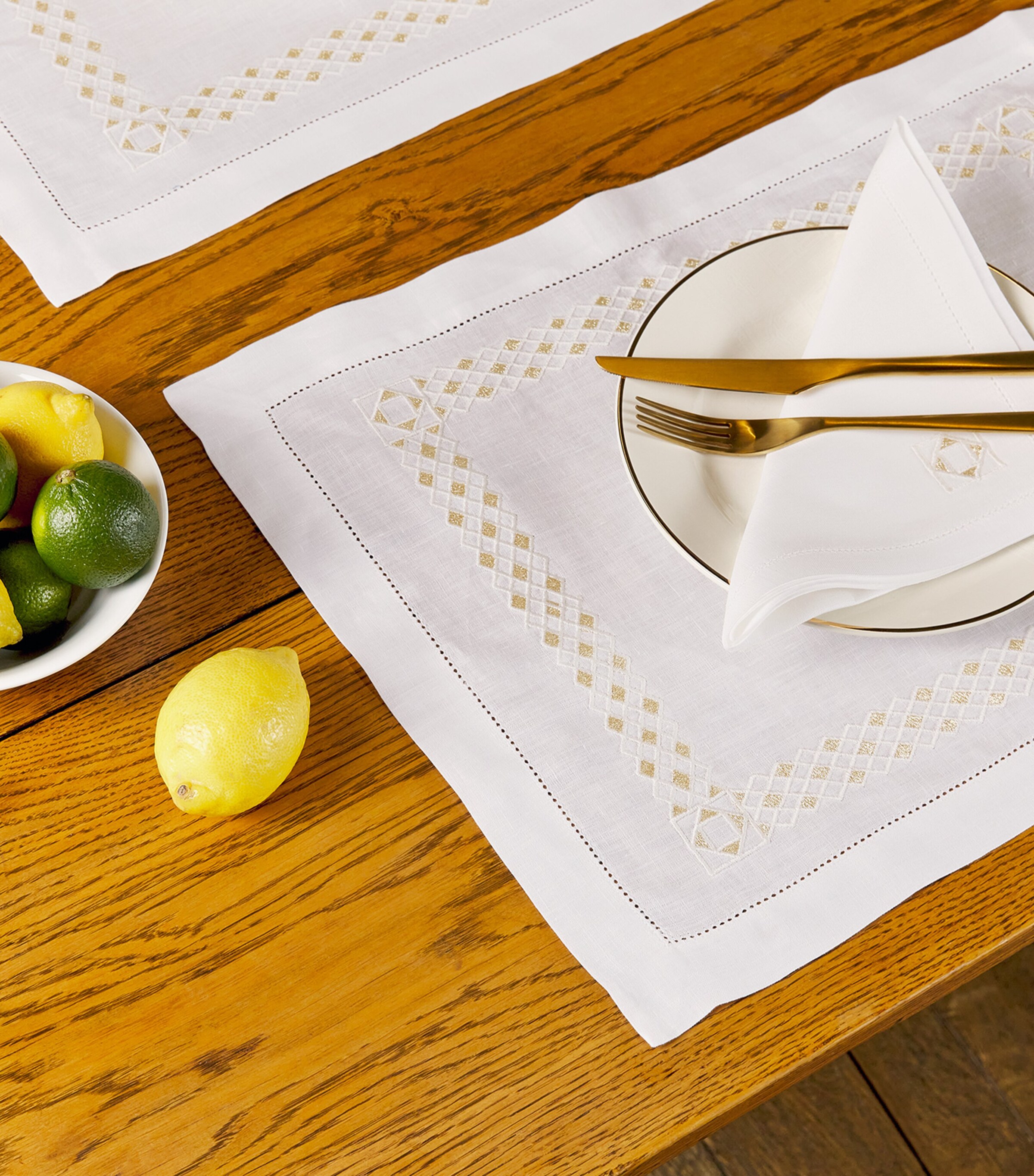 Linen Embroidered Liri Placemat (35cm x 50cm) WHITE/GOLD Image 3