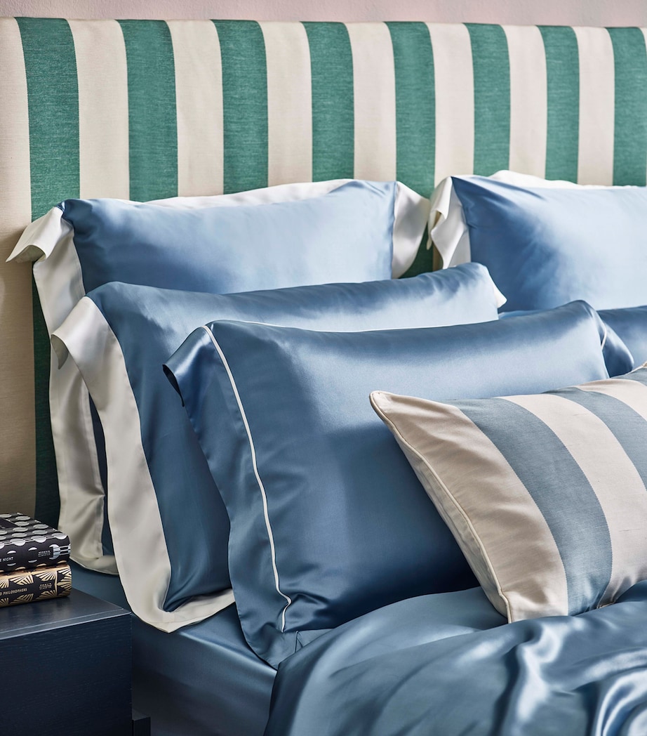 Silk King Fitted Sheet (150cm x 200cm) SMMRHLL BLUE & IVORY Image 2