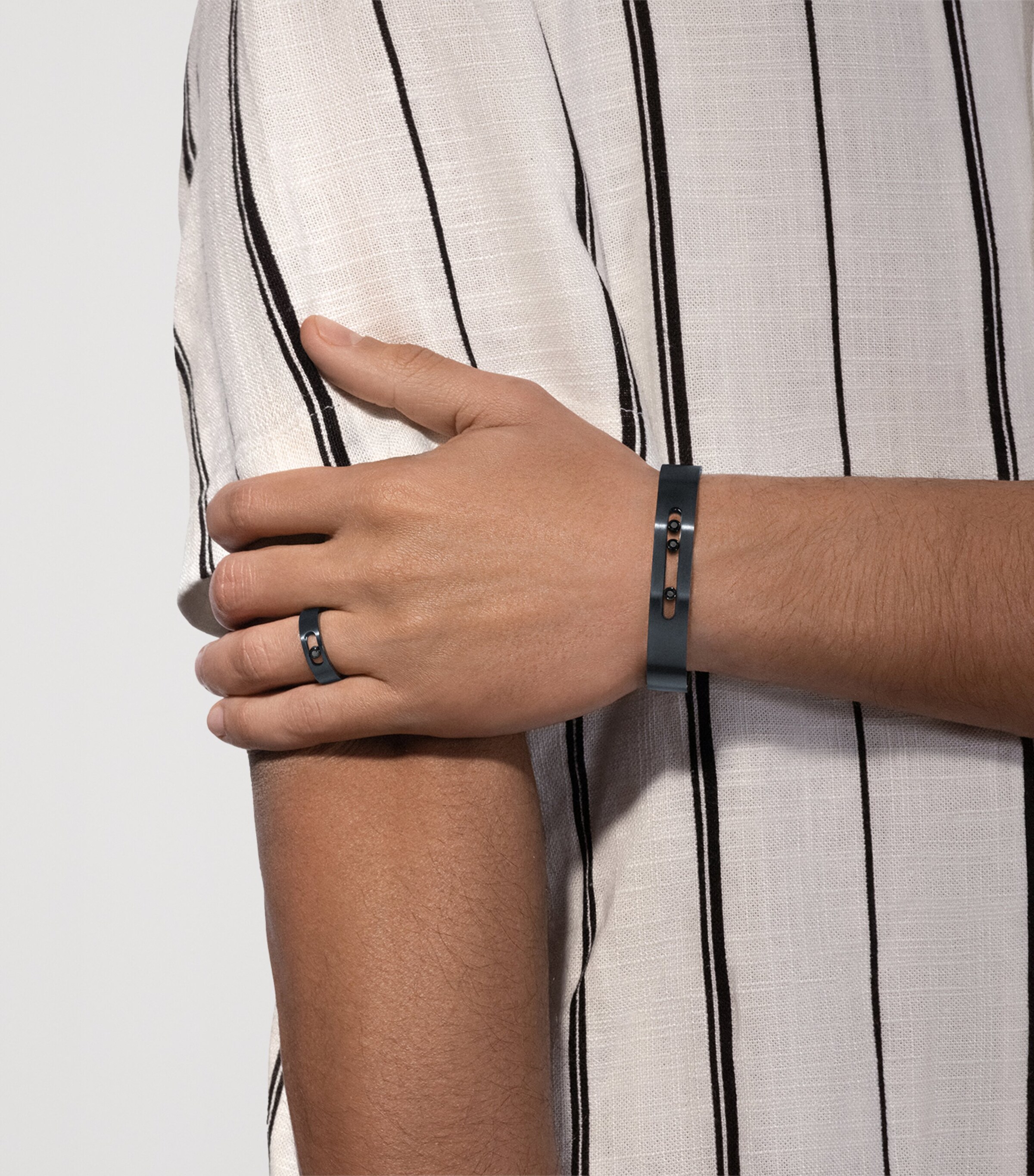 Messika Move Titanium and Black Diamond Bangle (0.29ct) Titanium Black Image 2