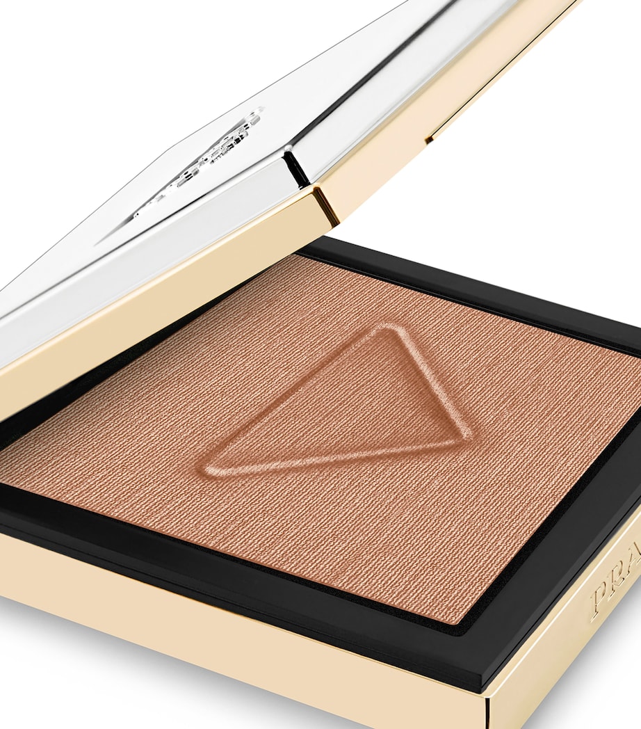Light Glowing Highlighting Powder DEEP Image 3
