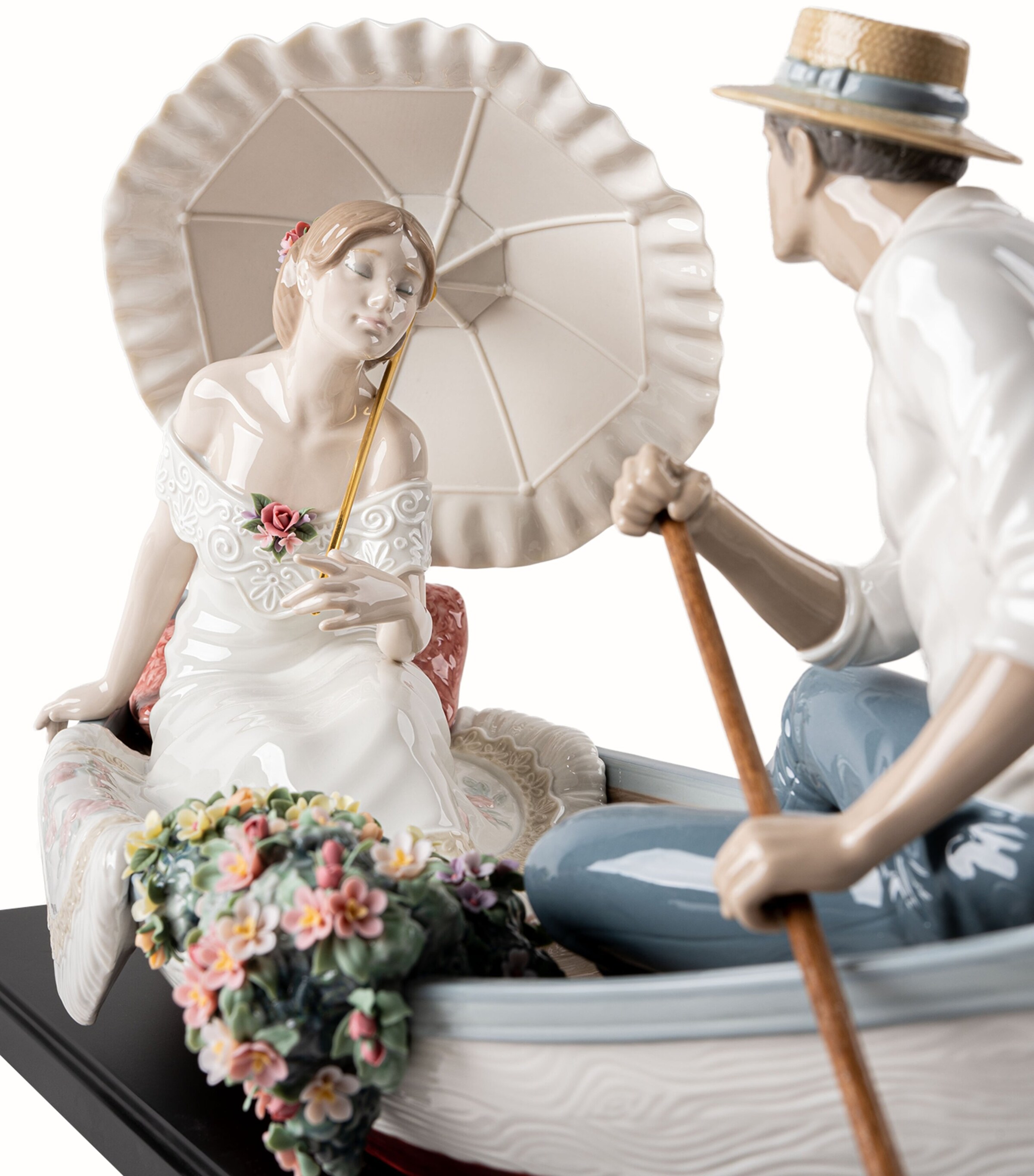 Lladró Porcelain Romance On The Lake Sculpture Image 4