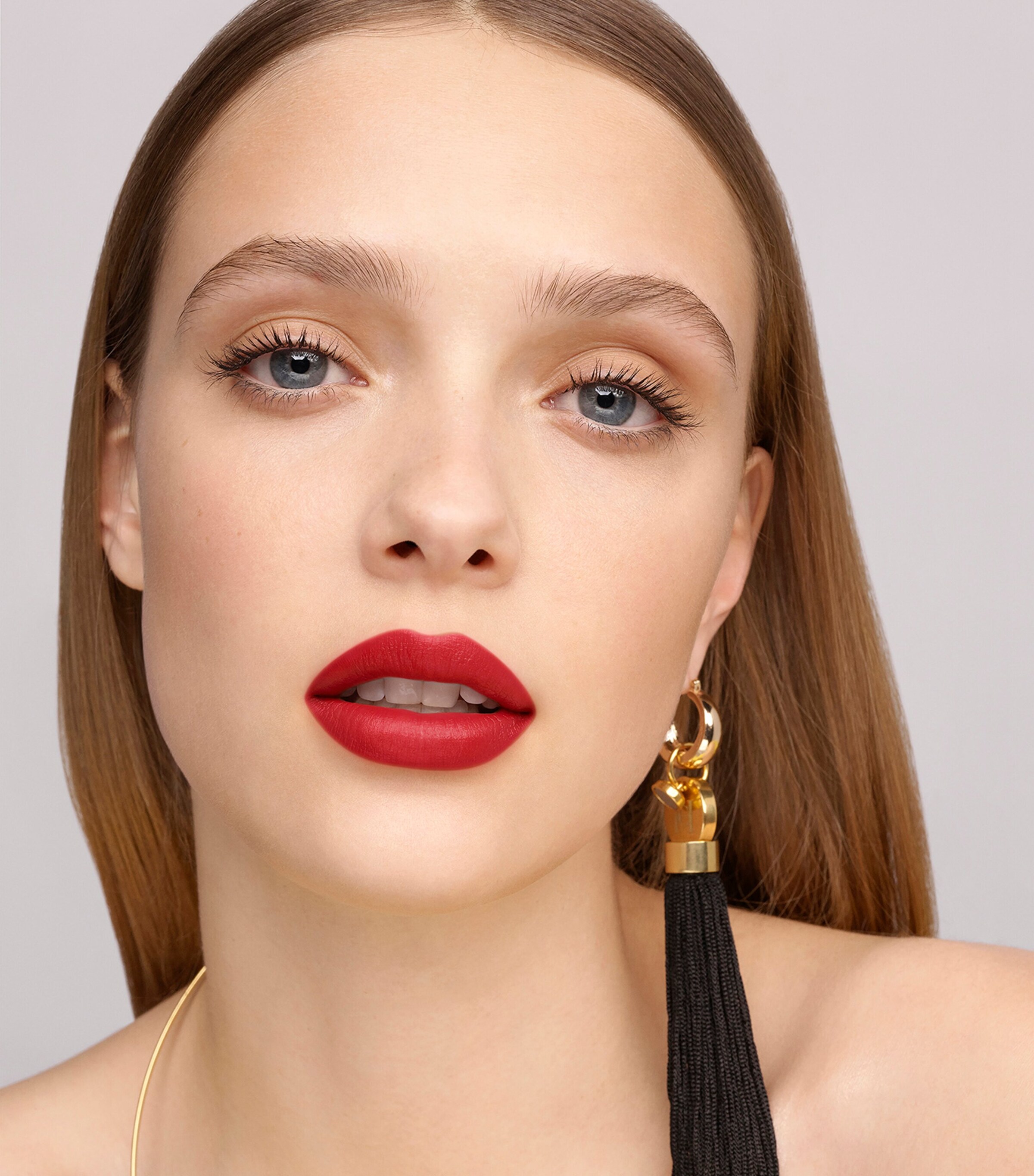 Carolina Herrera Fabulous Kiss Blur Matte Lipstick and Cap Bundle Blur Image 4