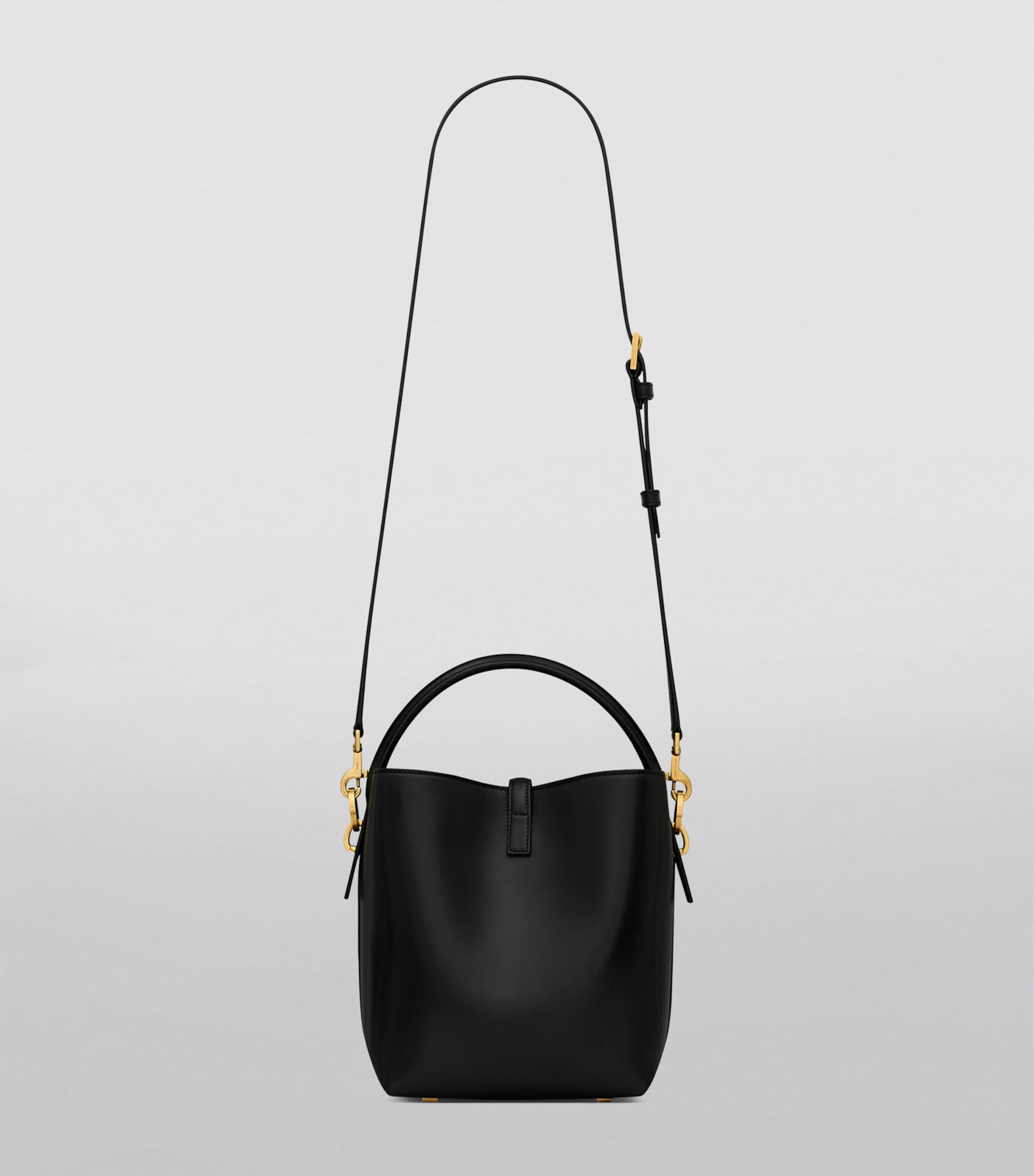 Small Le 37 Bucket Bag 1000 Image 4