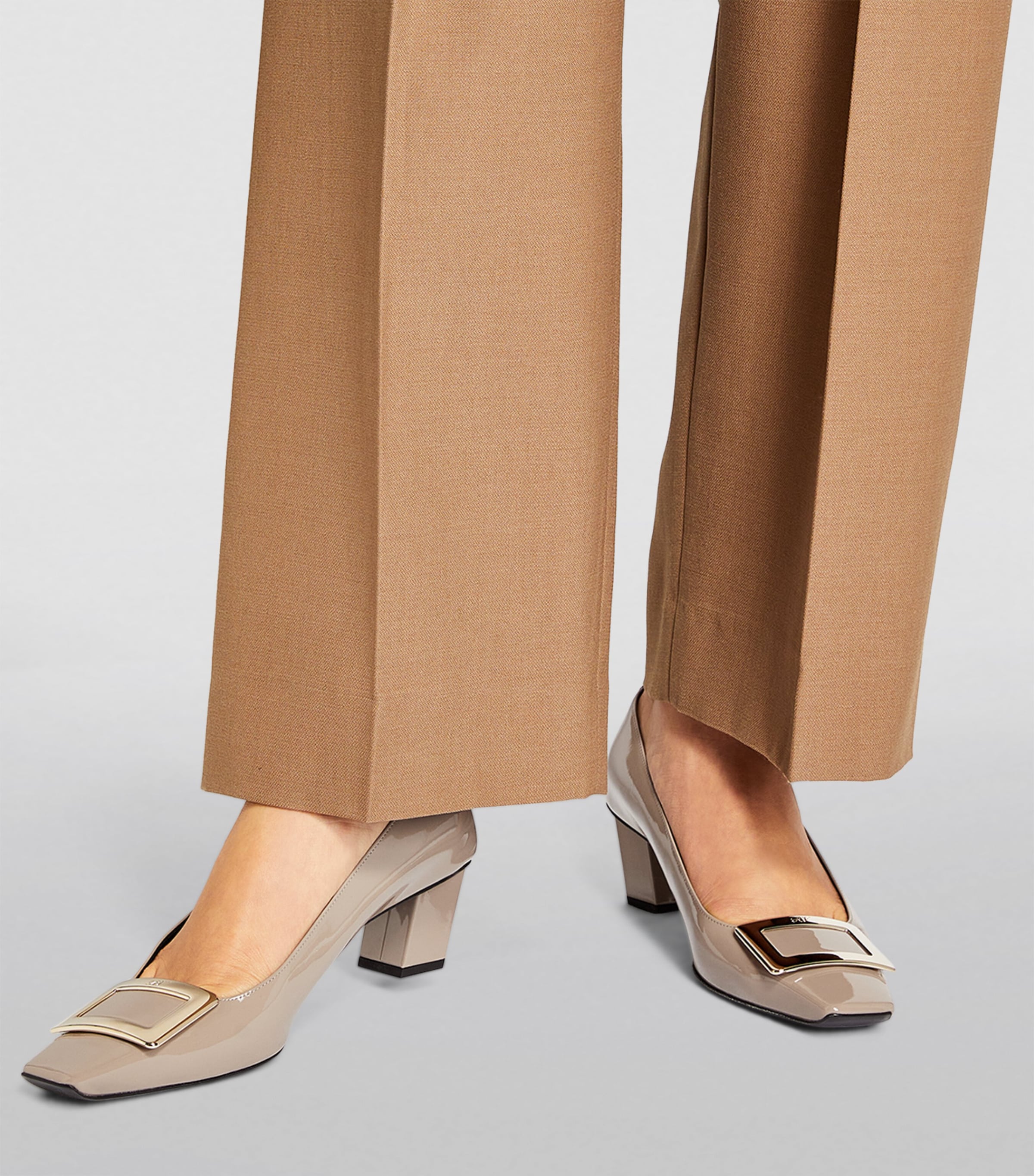パンプス Roger Vivier Belle Vivier Tobacco Suede Decollette Belle Vivier Pumps in patent leather Beige Woman