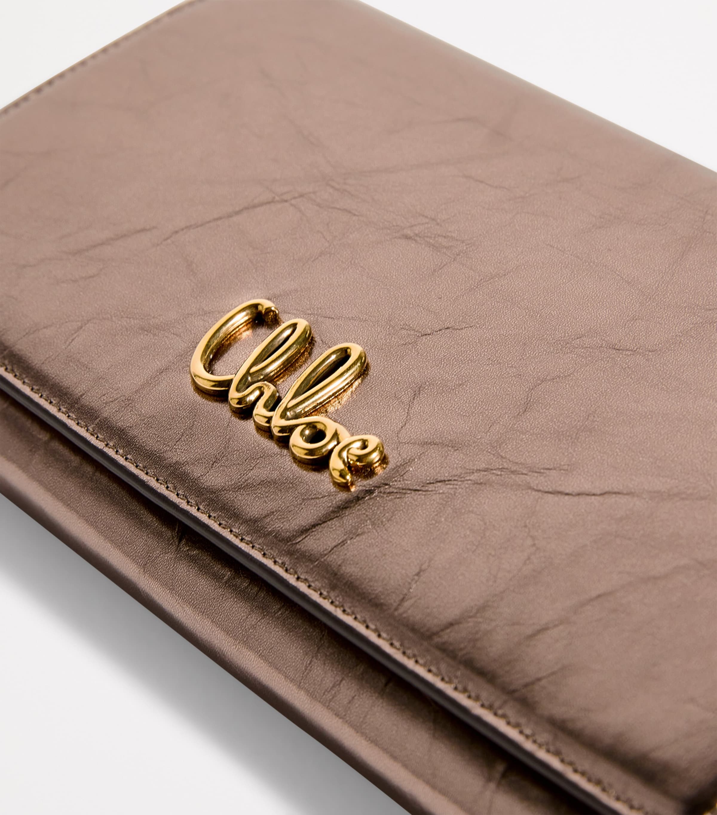 【CHLOE】ICONIC FLAP WALLET Chloé Iconic Flap Wallet On Chain in Shiny Leather in