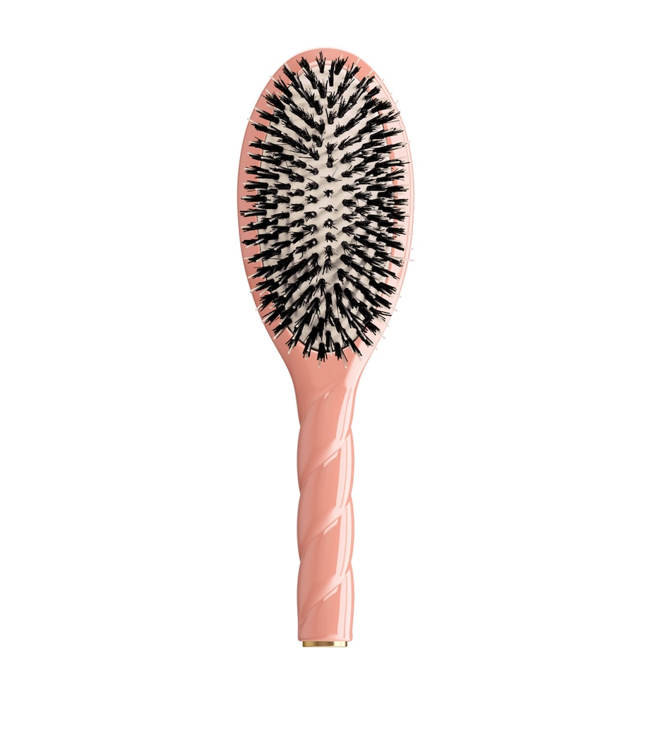 N.02 The Essential Do-it-all Brush CORAL Image 1