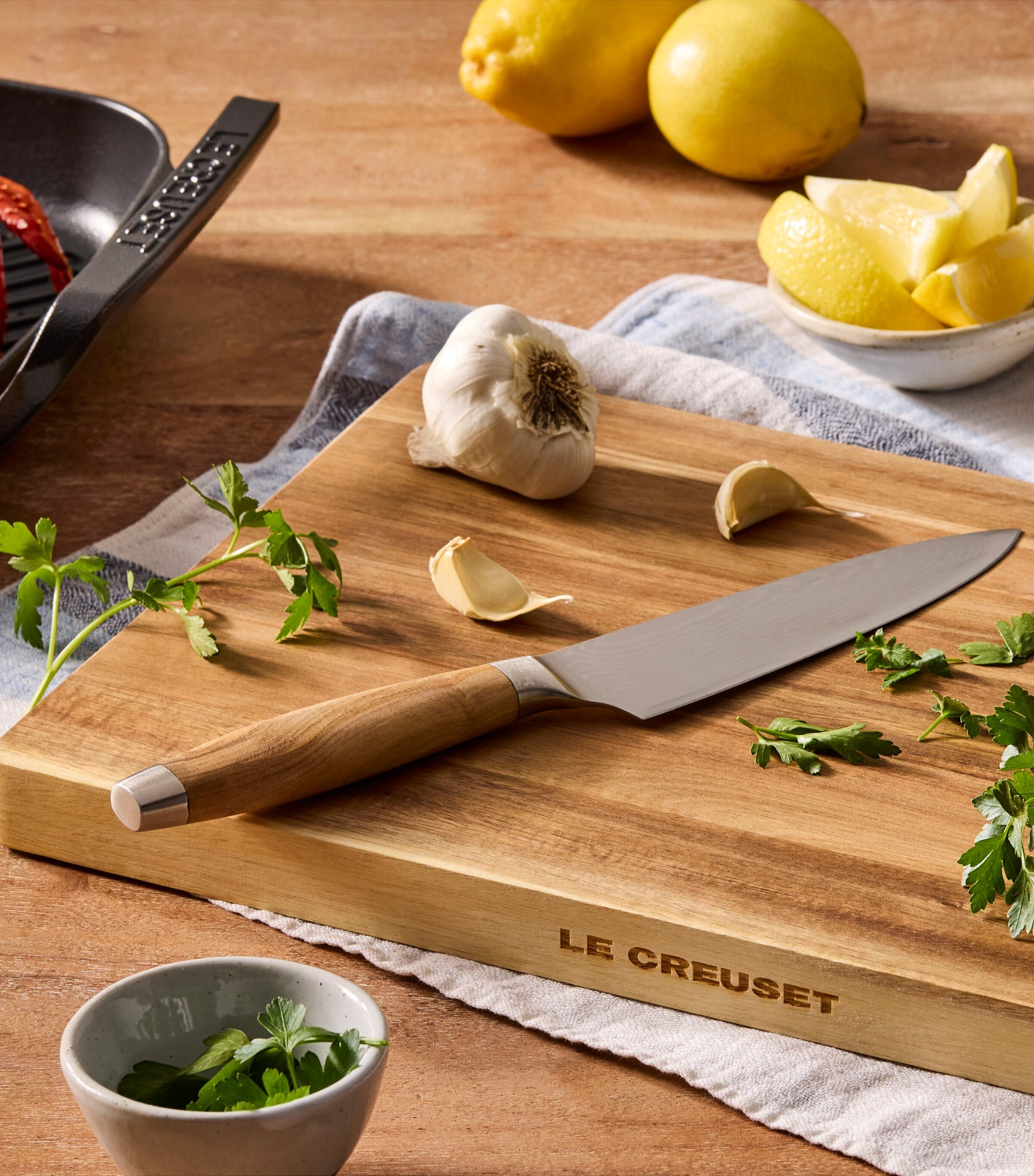 Le Creuset Acacia Wood Chopping Board (40cm) Image 5