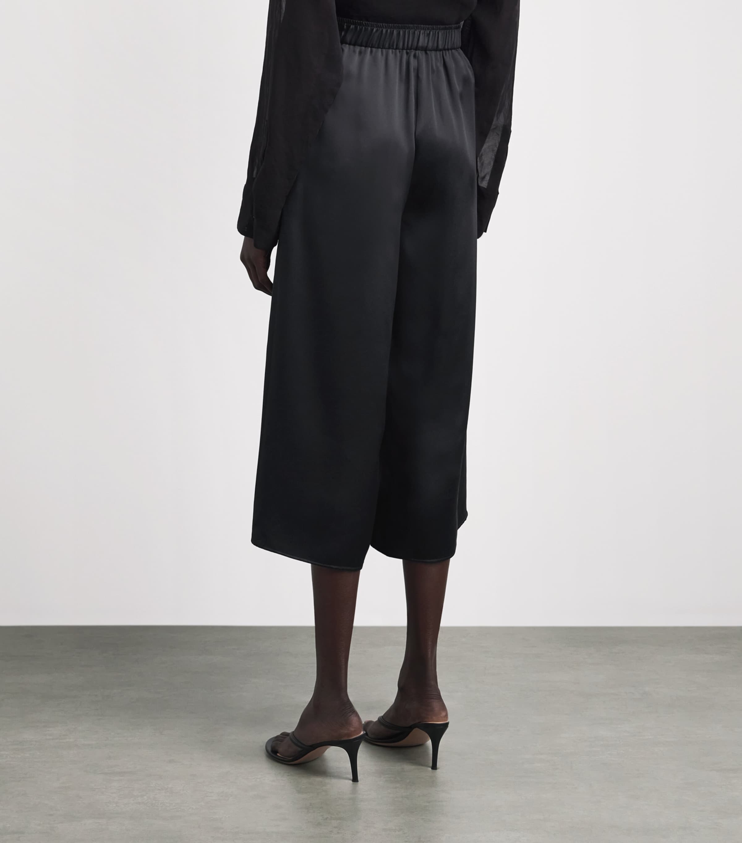Eleventy Womens Silk Pleated Cropped Trousers Nero Image 5